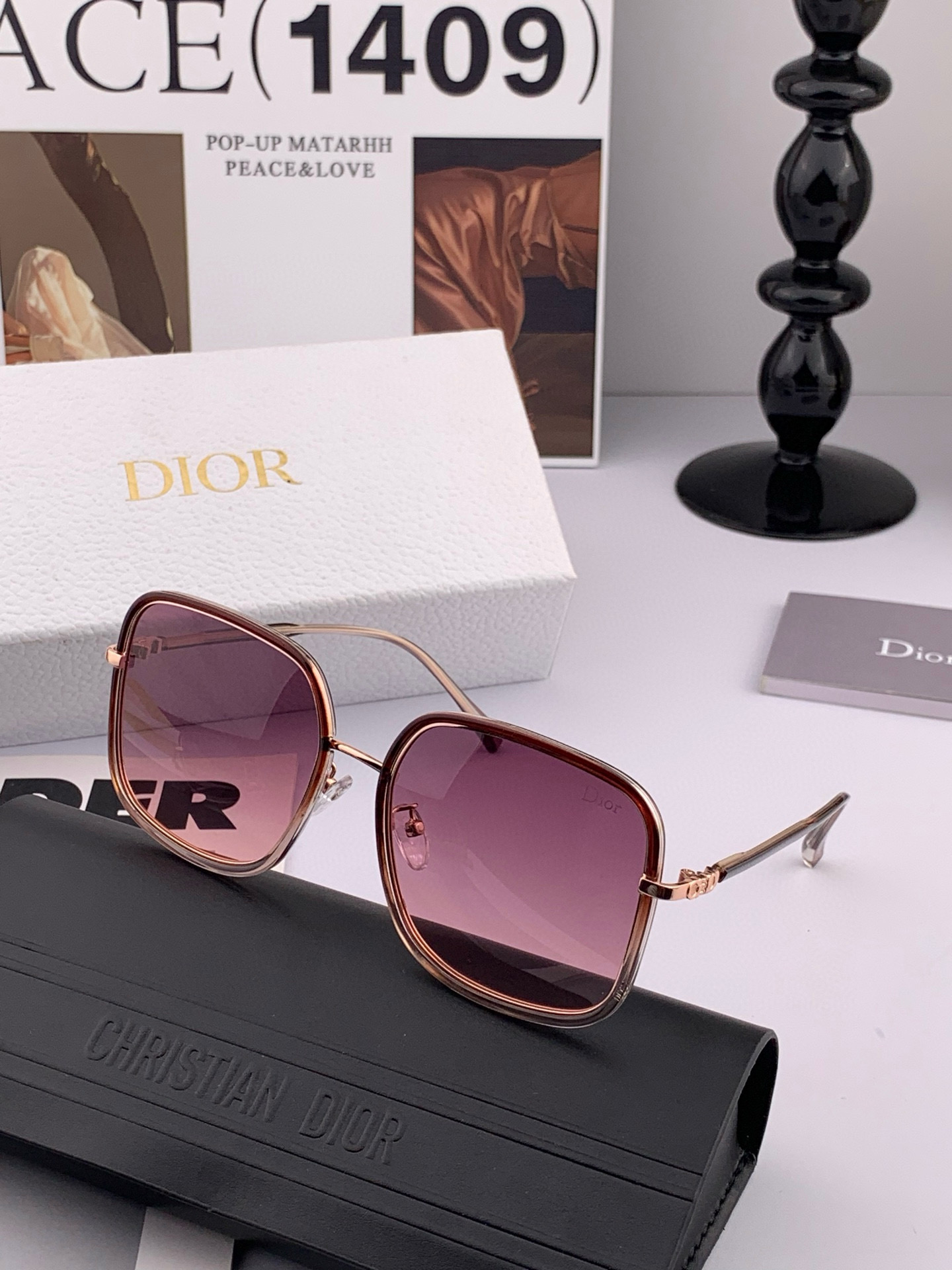  【偏光系列】 DIOR 经典的方框设计，不挑脸型，无论搭配大衣还是连衣裙都非常显气质偏光镜片预防紫外线