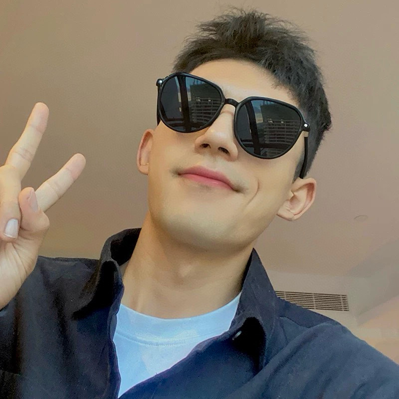 NO:346423,Super nice and cool [GUCCI] Gucci's new sunglasses interpret the latest spring and summer glasses with unique charm and avant-garde style. They are designed with square frames, and the texture of the middle beam is super comfortable to wear!  Model G5109 glasses sunglasses sunglasses, glasses, gucci, gucci19860909超好看 潮酷【GUCCI】古驰 新款款太阳镜以独特魅力和前卫风格诠释春夏最新眼镜,以方框设计,中梁连体质感超好佩带舒适 ！型号G5109眼镜墨镜太阳镜,眼镜,gucci,gucci,glasses