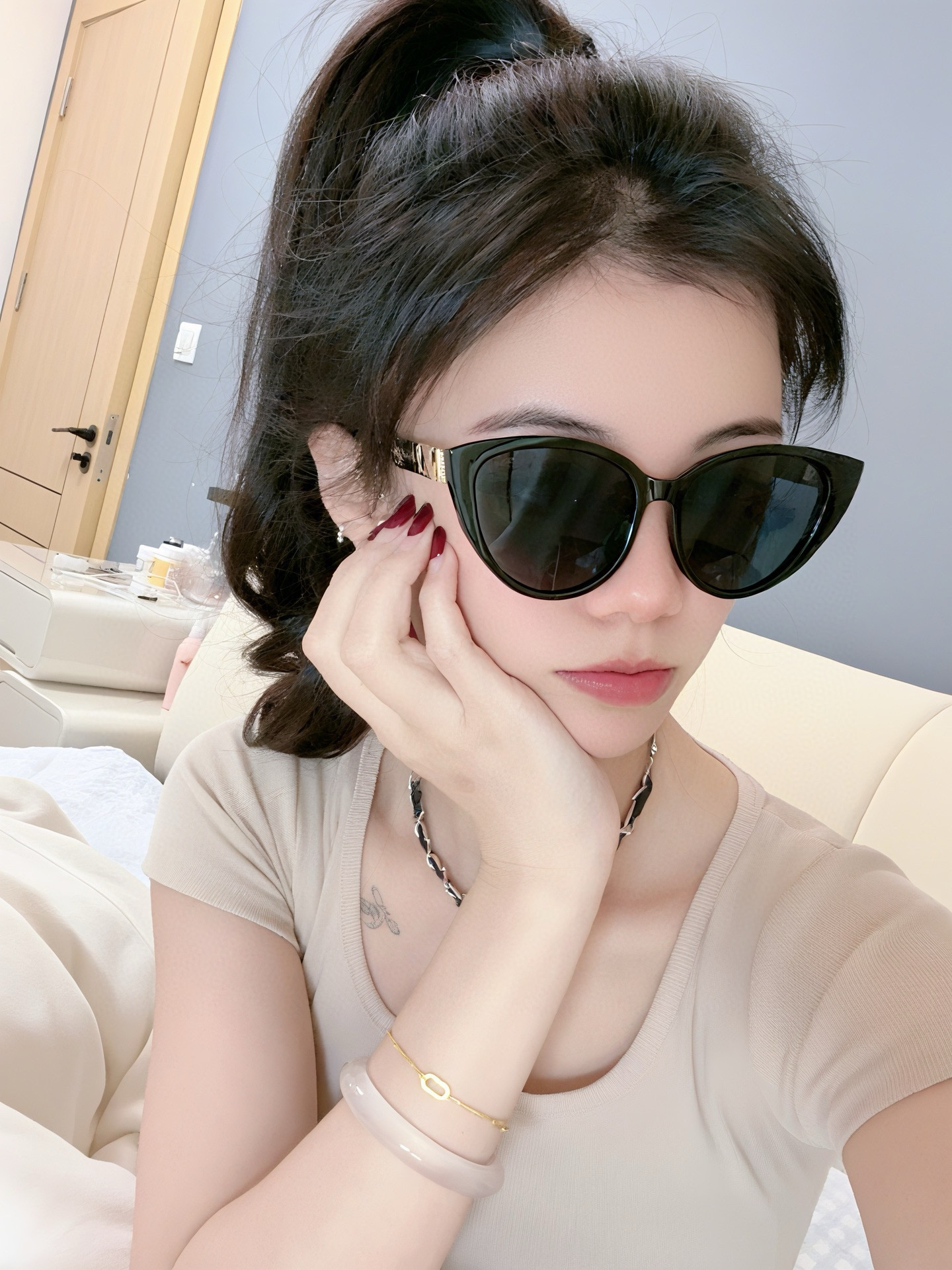   LV 2025新款女士方框太阳眼镜 开车墨镜 新款太阳镜  时尚大方 舒适轻盈 精致奢华 超轻 型号