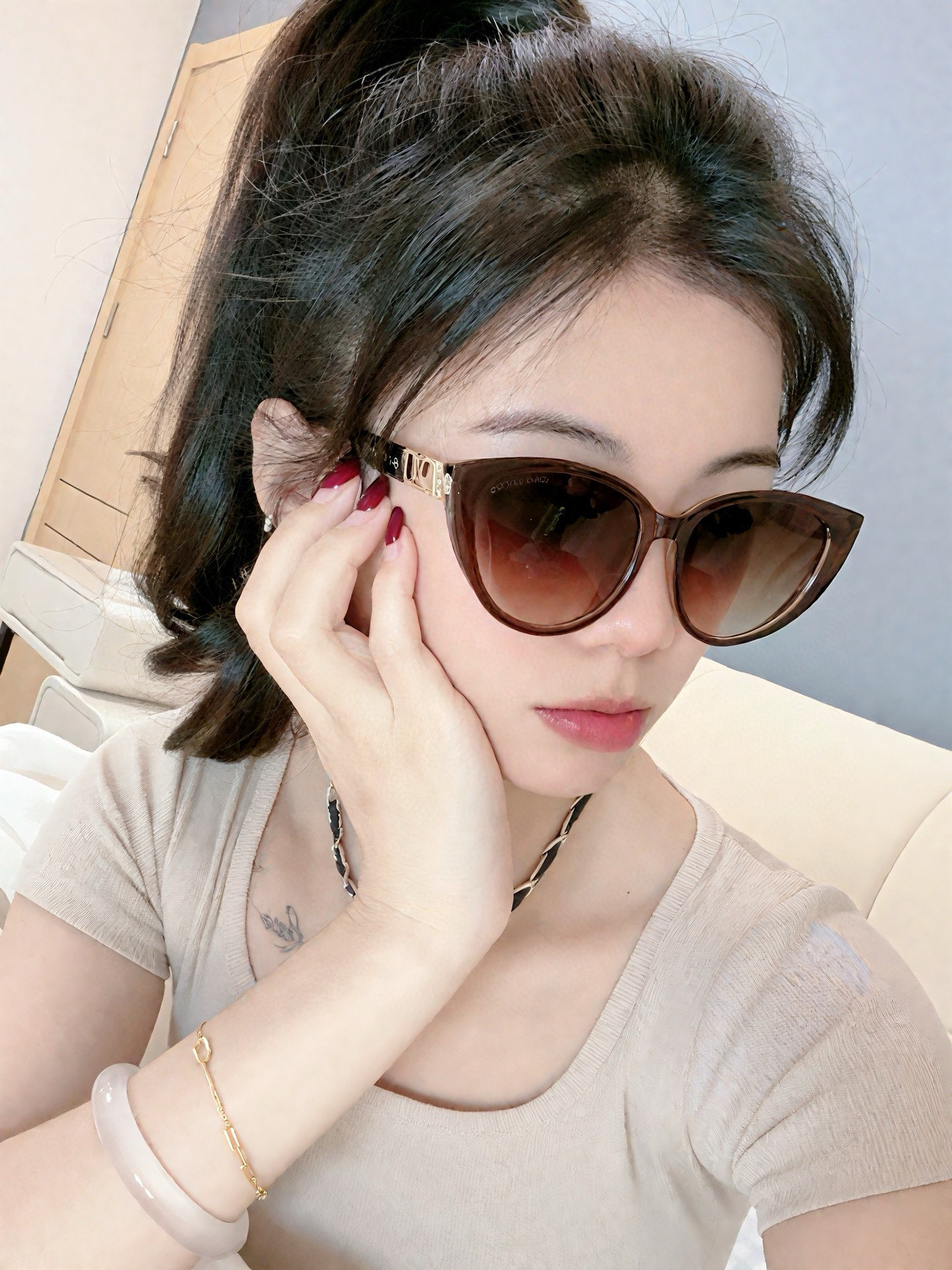   LV 2025新款女士方框太阳眼镜 开车墨镜 新款太阳镜  时尚大方 舒适轻盈 精致奢华 超轻 型号