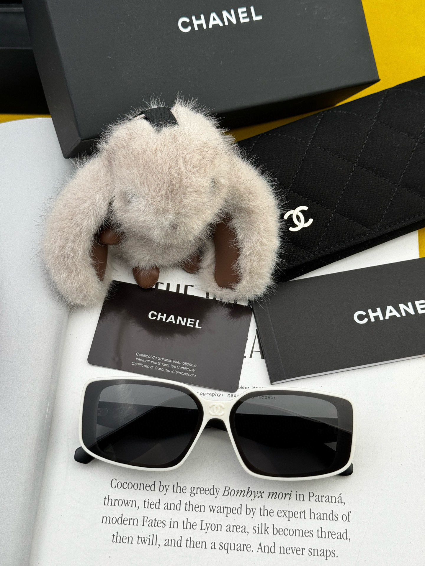    新品CHANEL 香奈儿太阳镜以独特魅力和前卫风格诠释春夏最新眼镜，质感超好佩带舒适 型号：CH3