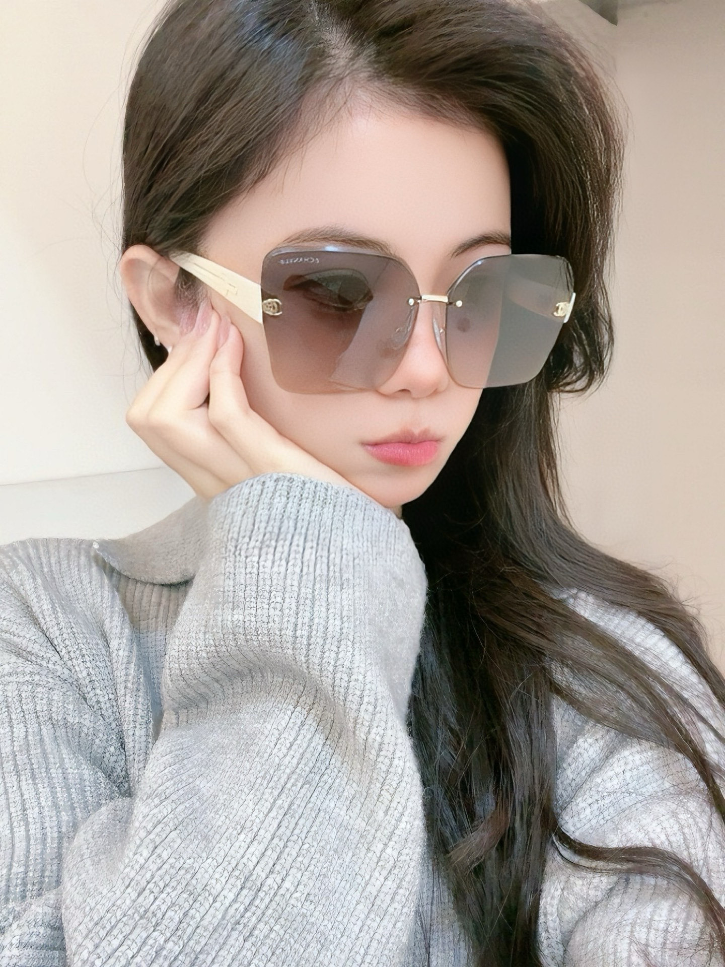   新品CHANEL 香奈儿太阳镜以独特魅力和前卫风格诠释春夏最新眼镜，质感超好佩带舒适 型号：CH45