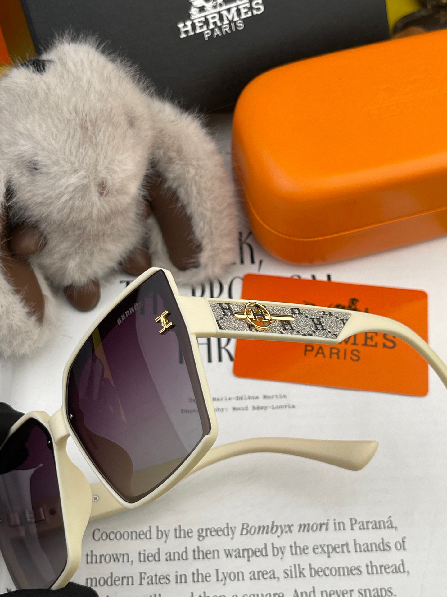  2025新款 爱马仕女士偏光太阳镜🕶️ 宝丽来高清镜片🎉高品质TR-90镜框 时尚百搭！
型号：H72