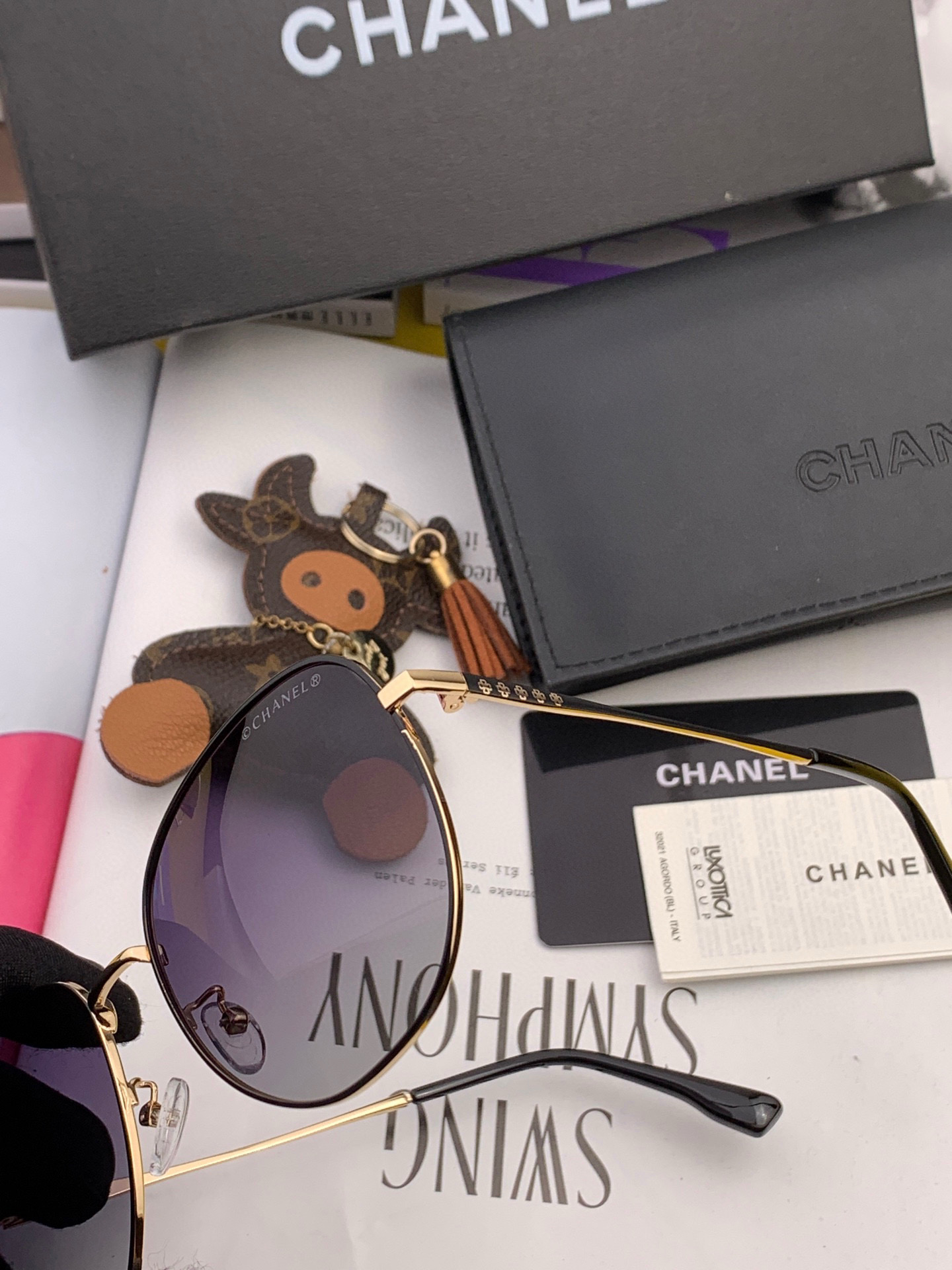 【CHANEL】香奈儿 潮流爆款 时尚大框太阳镜 佩戴舒适 网红潮款墨镜  ♥️♥️型号：CH9819