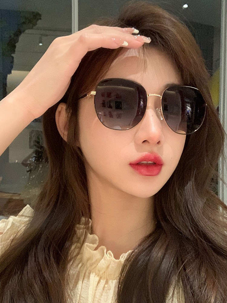 【CHANEL】香奈儿 潮流爆款 时尚大框太阳镜 佩戴舒适 网红潮款墨镜  ♥️♥️型号：CH9819
