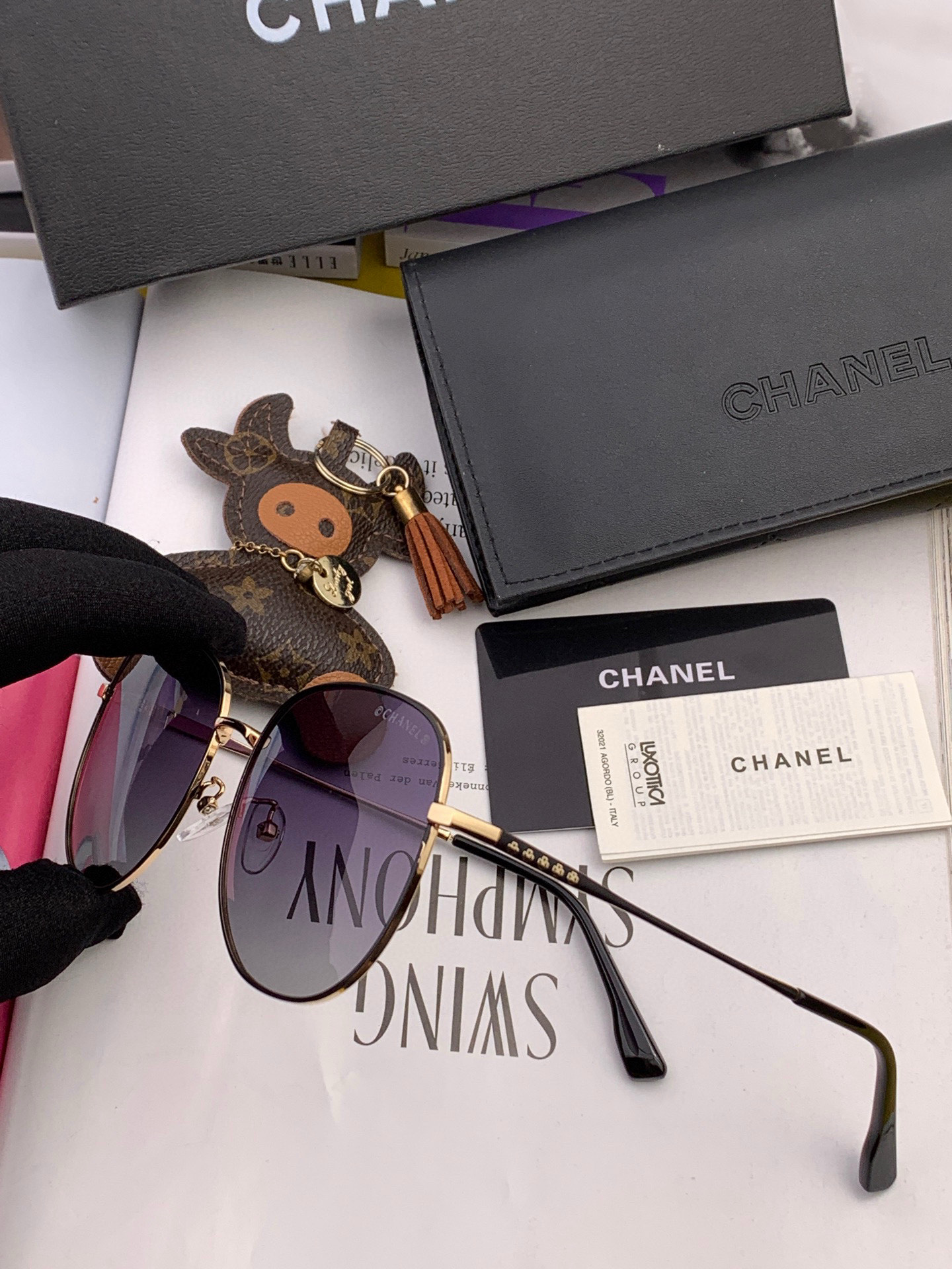 【CHANEL】香奈儿 潮流爆款 时尚大框太阳镜 佩戴舒适 网红潮款墨镜  ♥️♥️型号：CH9819