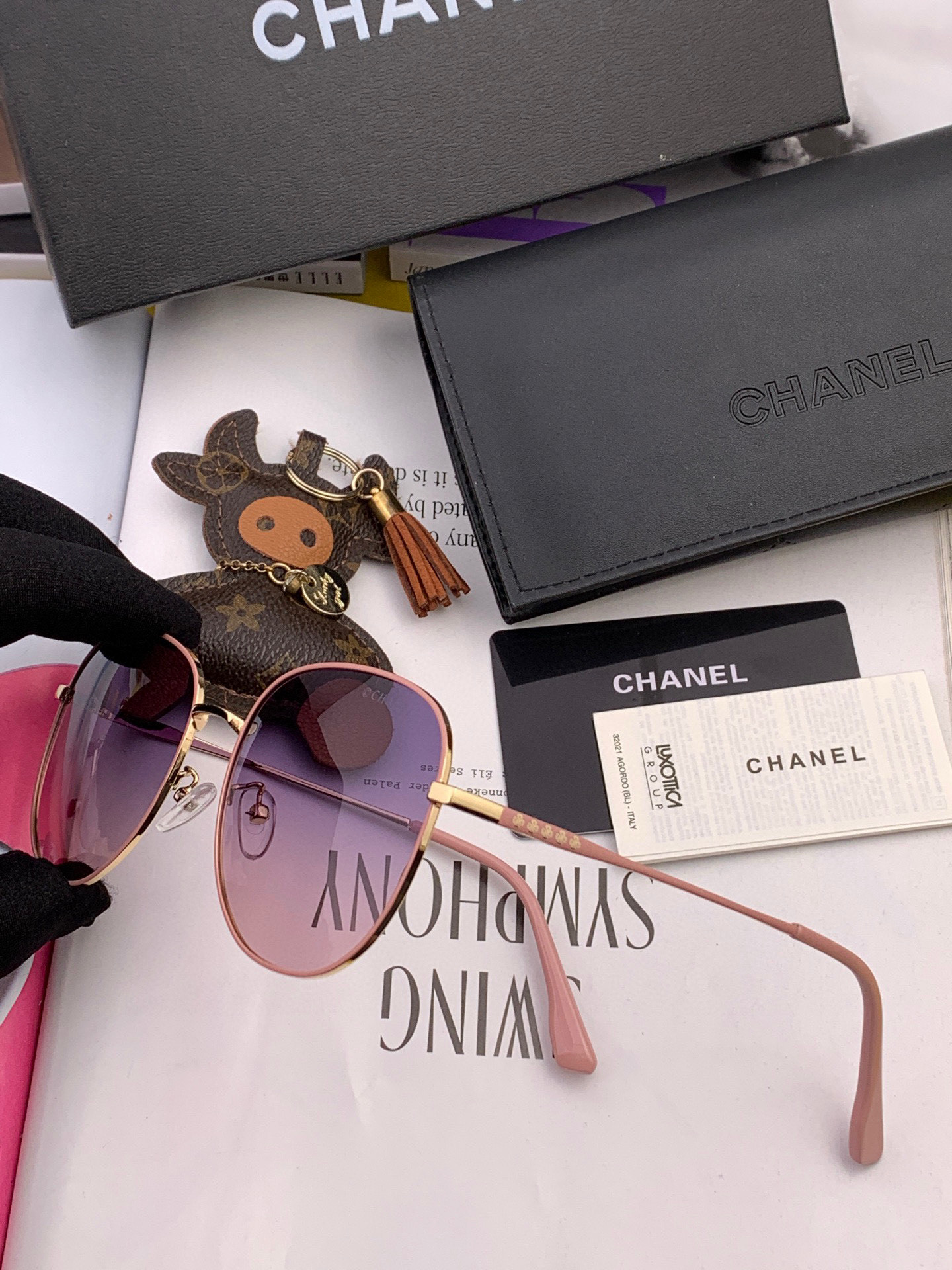 【CHANEL】香奈儿 潮流爆款 时尚大框太阳镜 佩戴舒适 网红潮款墨镜  ♥️♥️型号：CH9819