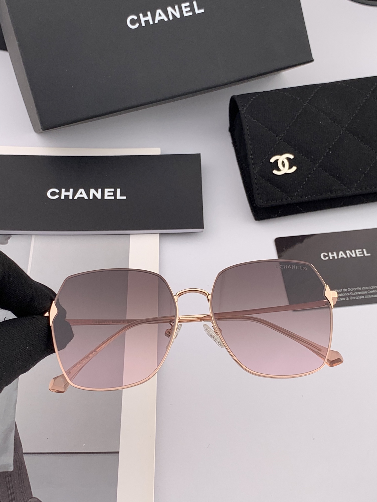 【CHANEL】香奈儿  新款尼龙偏光太眼镜，无框钻石 切边更有质感，大气女人范儿，大脸小脸都好看 ！