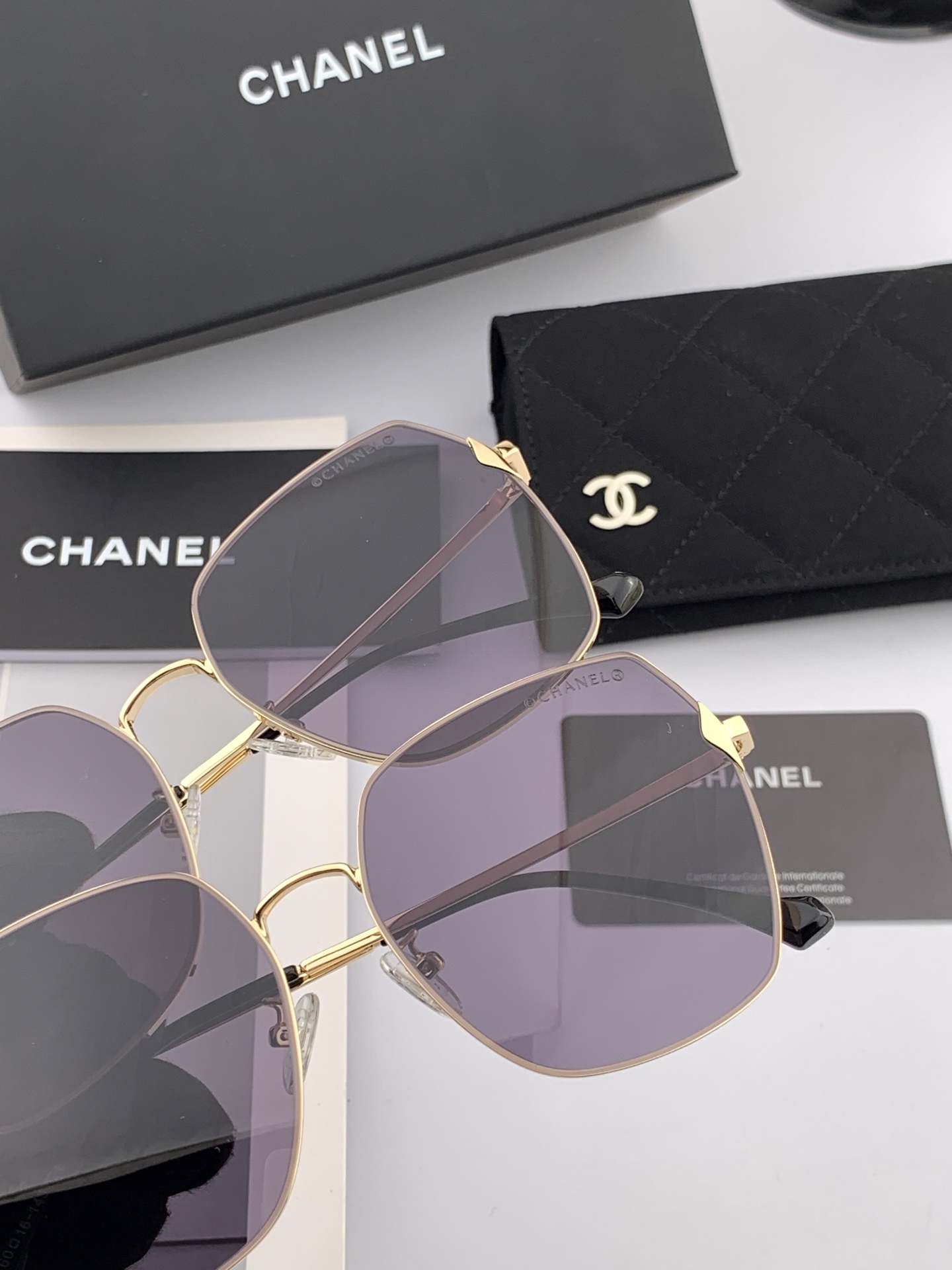 【CHANEL】香奈儿  新款尼龙偏光太眼镜，无框钻石 切边更有质感，大气女人范儿，大脸小脸都好看 ！