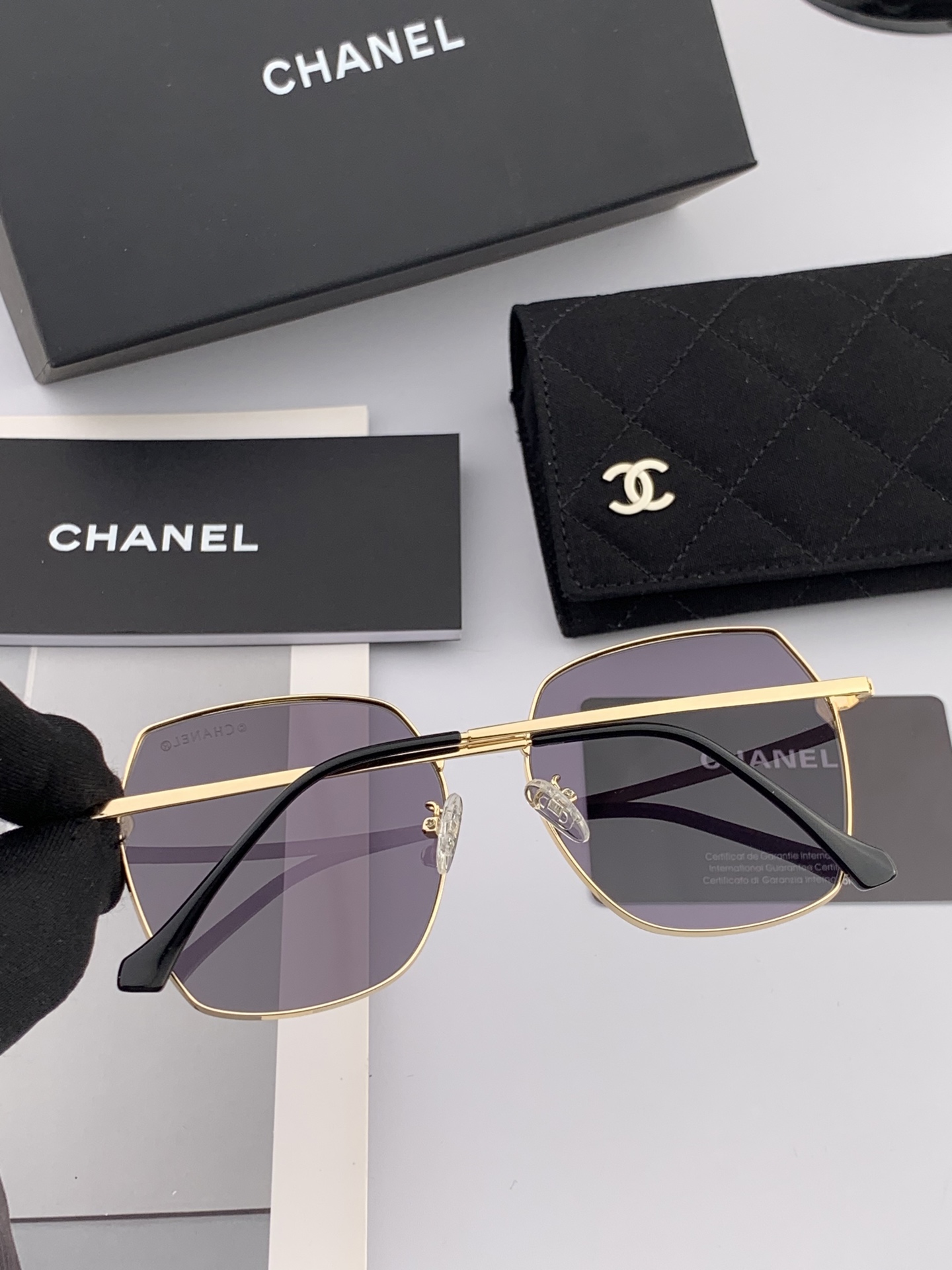 【CHANEL】香奈儿  新款尼龙偏光太眼镜，无框钻石 切边更有质感，大气女人范儿，大脸小脸都好看 ！