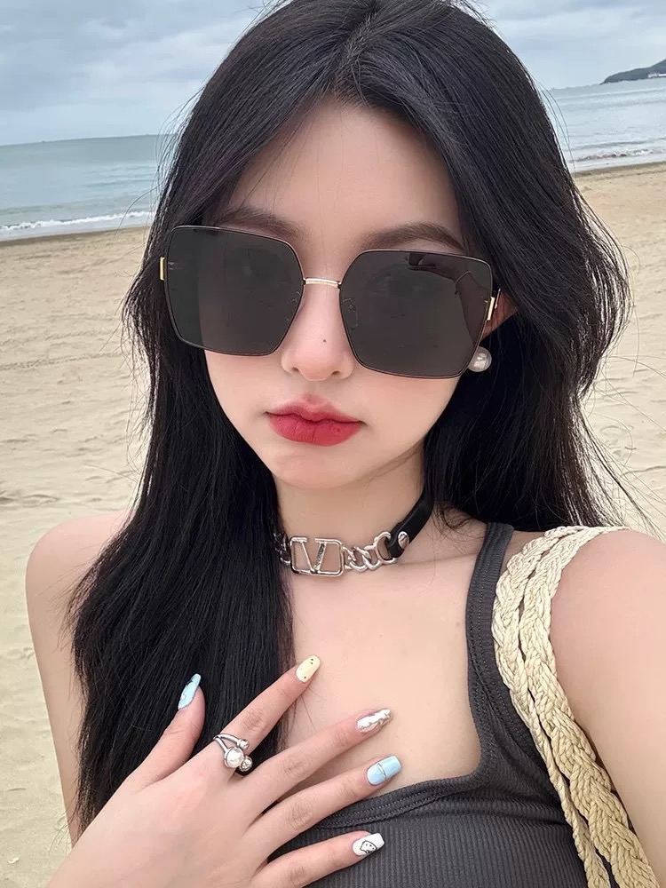   【TR偏光系列】Gucci   经典的大框设计，情侣款不挑脸型，无论搭配大衣还是连衣裙都非常显气质偏