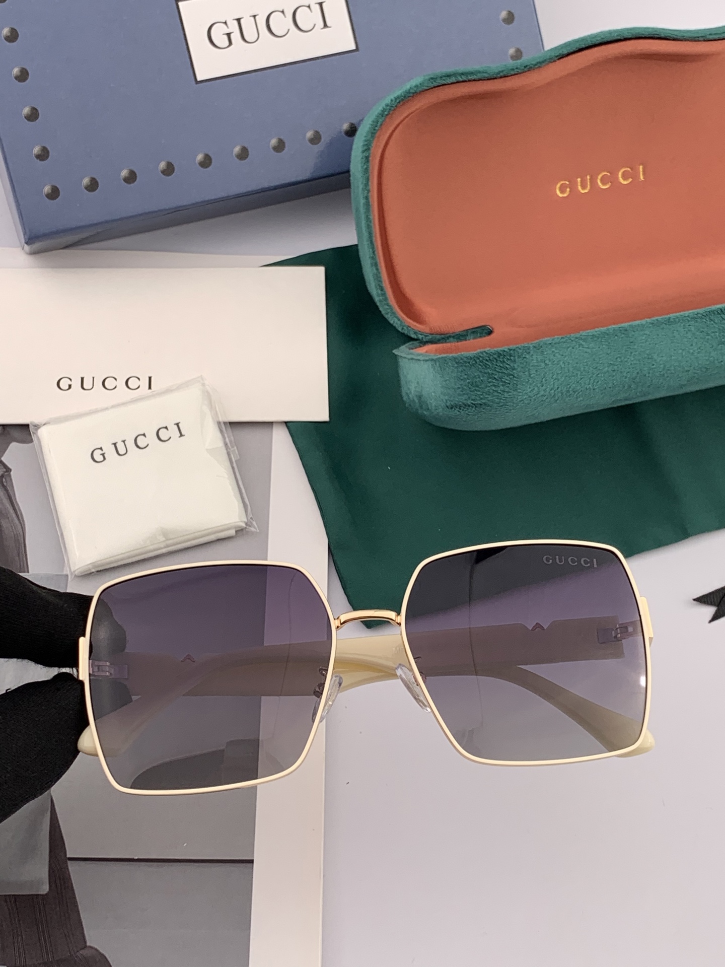   【TR偏光系列】Gucci   经典的大框设计，情侣款不挑脸型，无论搭配大衣还是连衣裙都非常显气质偏