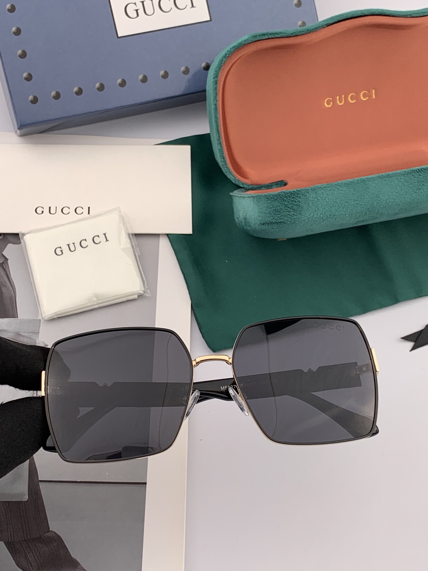   【TR偏光系列】Gucci   经典的大框设计，情侣款不挑脸型，无论搭配大衣还是连衣裙都非常显气质偏