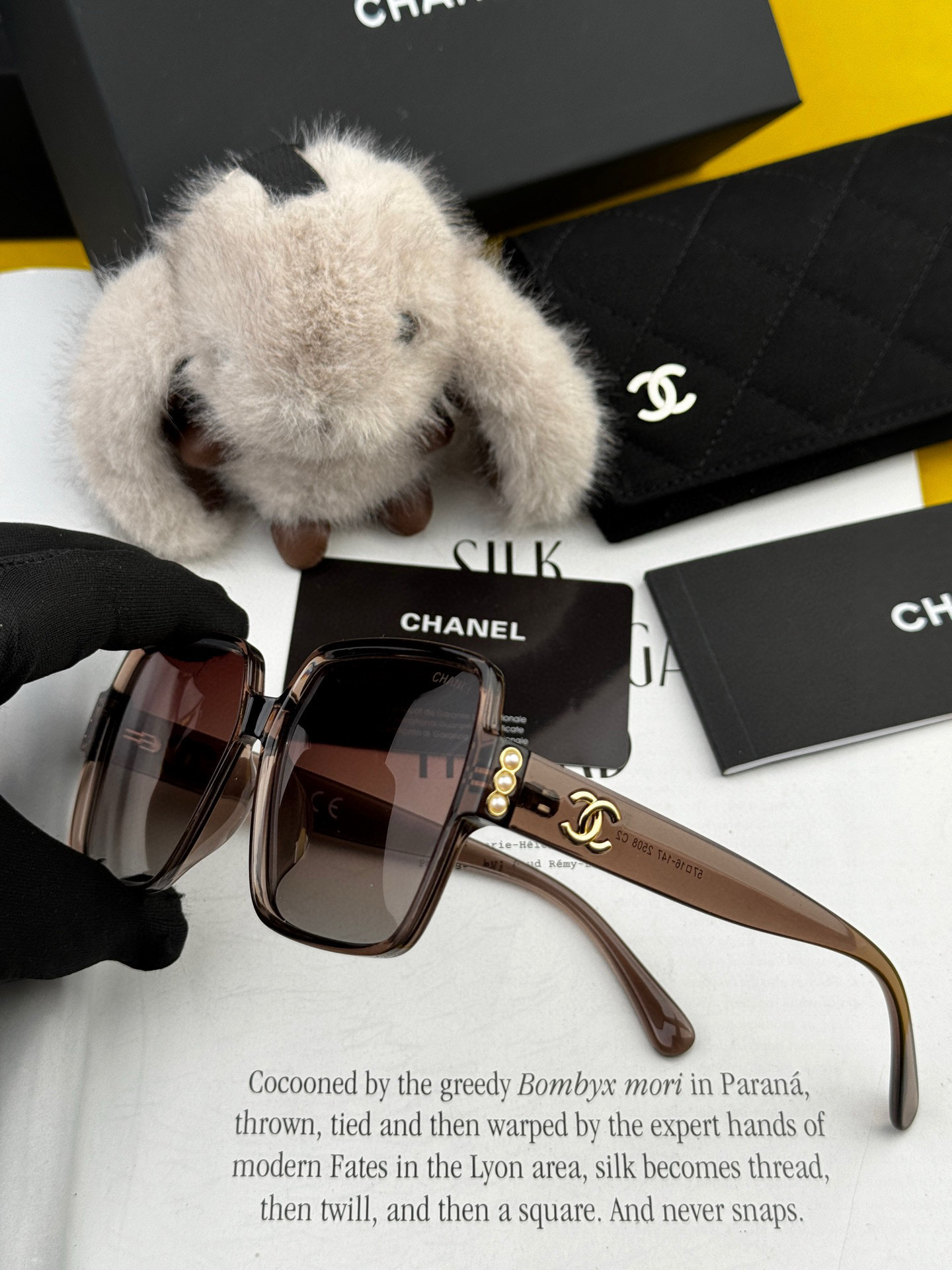  【CHANEL】香奈儿 2025新款潮流爆款 时尚方框太阳镜 佩戴舒适 网红潮款墨镜  女士高清加厚偏