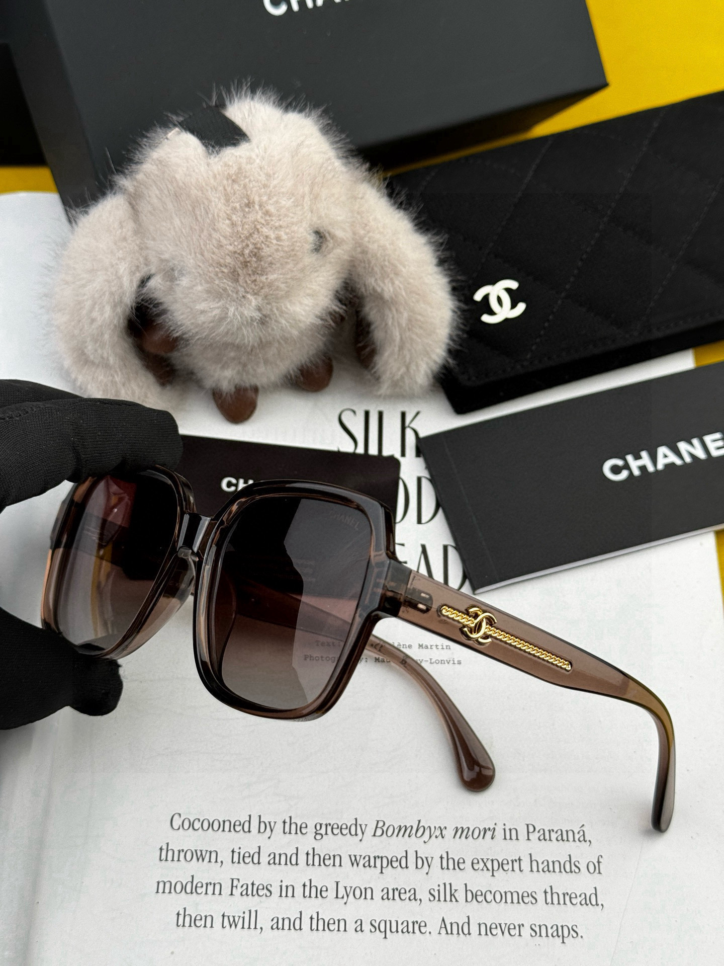  【CHANEL】香奈儿 2025新款潮流爆款 时尚方框太阳镜 佩戴舒适 网红潮款墨镜  女士高清加厚偏