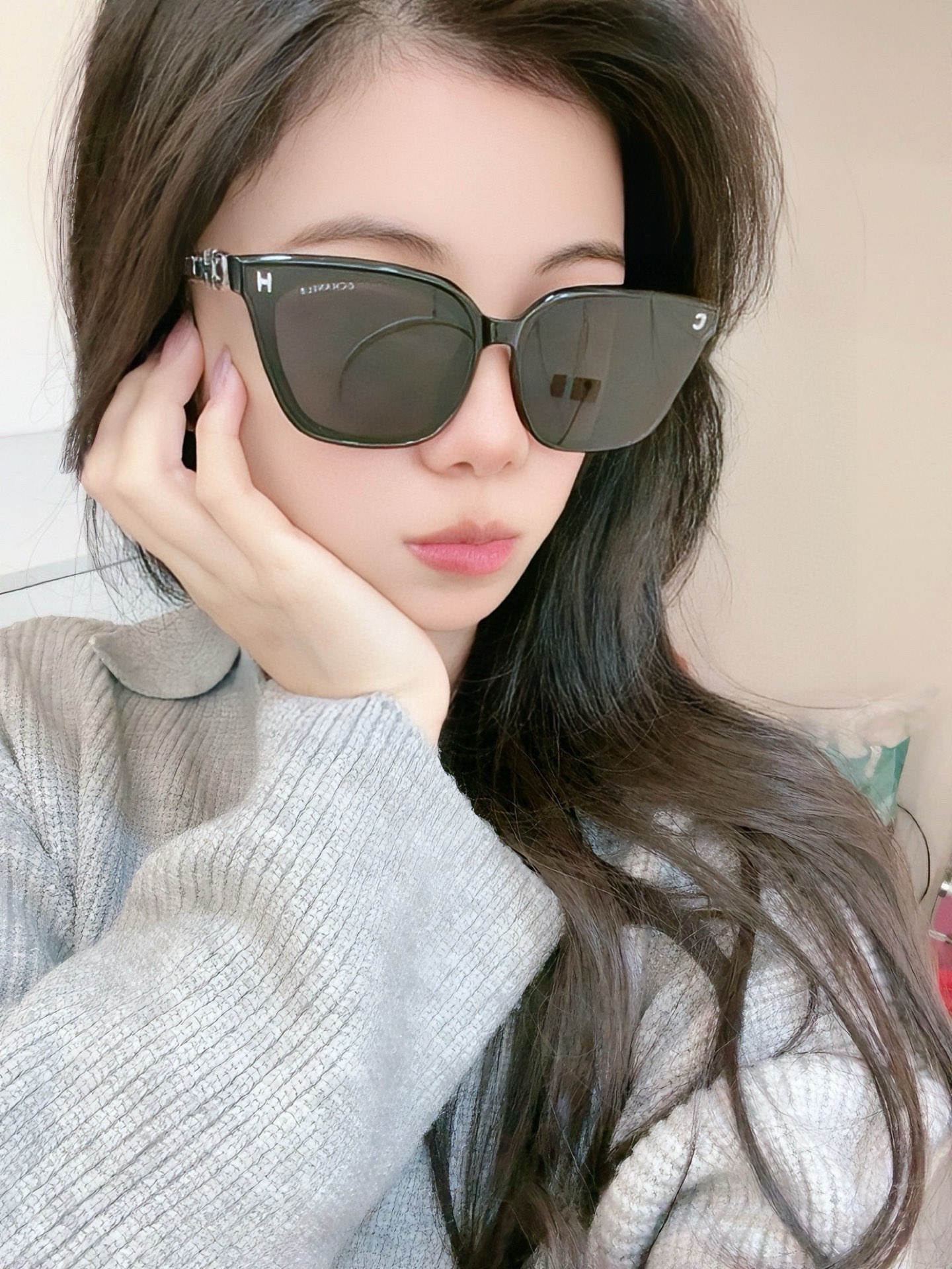    新品CHANEL 香奈儿太阳镜以独特魅力和前卫风格诠释春夏最新眼镜，质感超好佩带舒适 型号：CH0