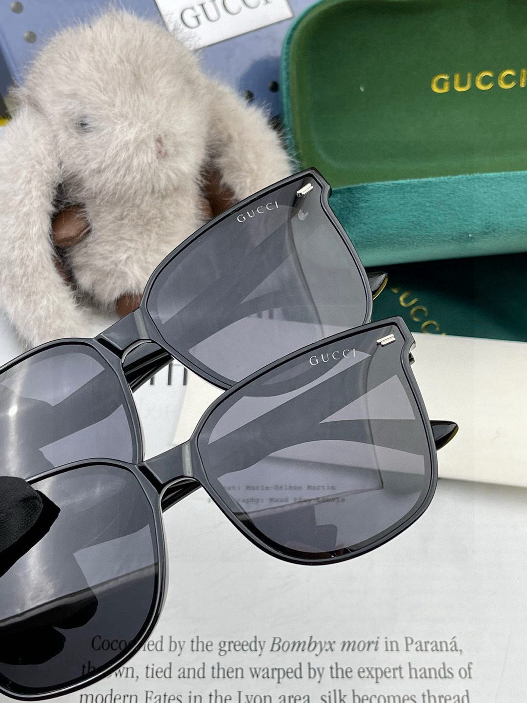   超好看 潮酷【GUCCI】古驰 新款款太阳镜以独特魅力和前卫风格诠释春夏最新眼镜，以方框设计，中梁连