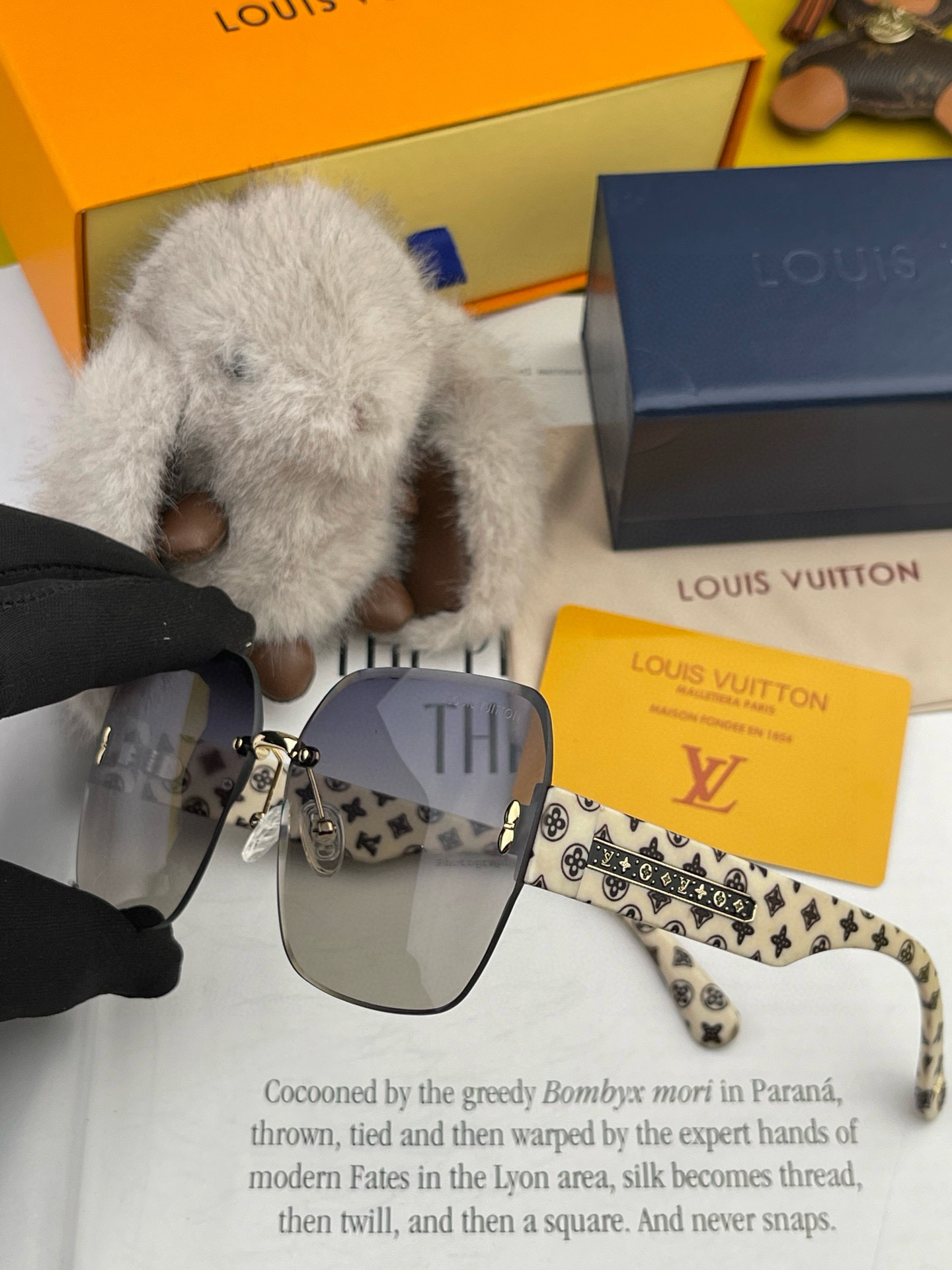 🔺 【LV】2025开春新款 潮流爆款 时尚方框太阳镜 高品质 佩戴舒适 网红潮款墨镜 型号：L3100