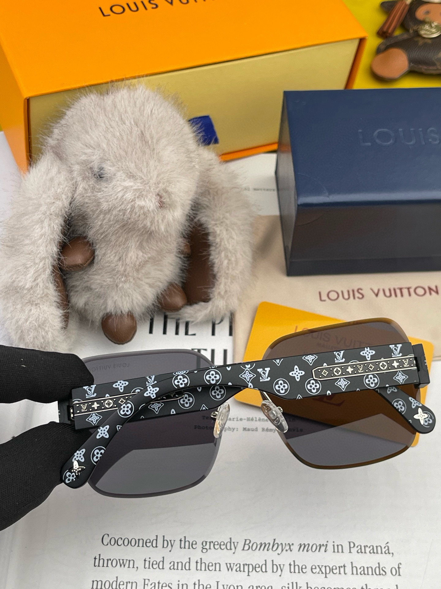 🔺 【LV】2025开春新款 潮流爆款 时尚方框太阳镜 高品质 佩戴舒适 网红潮款墨镜 型号：L3100