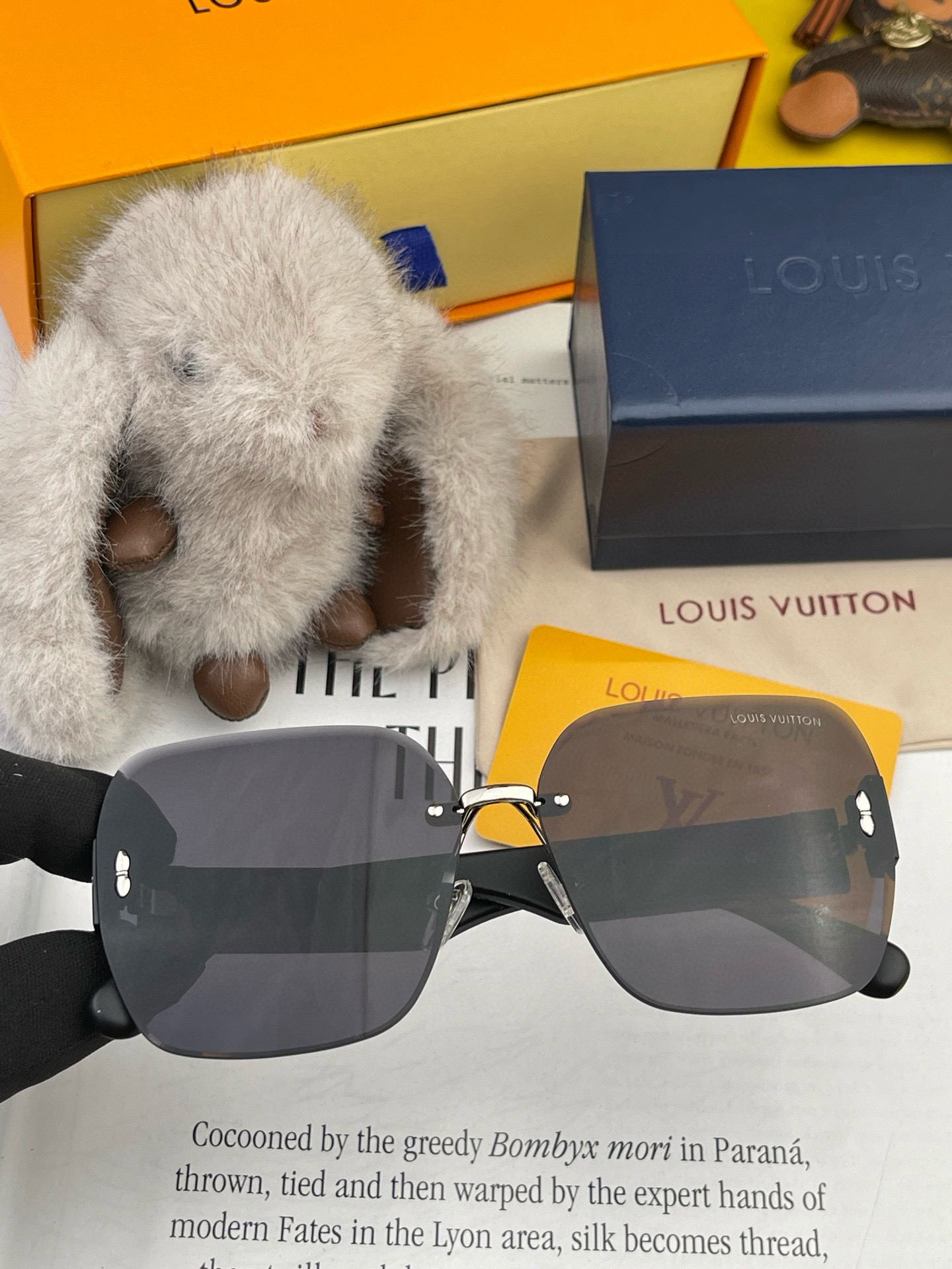 🔺 【LV】2025开春新款 潮流爆款 时尚方框太阳镜 高品质 佩戴舒适 网红潮款墨镜 型号：L3100
