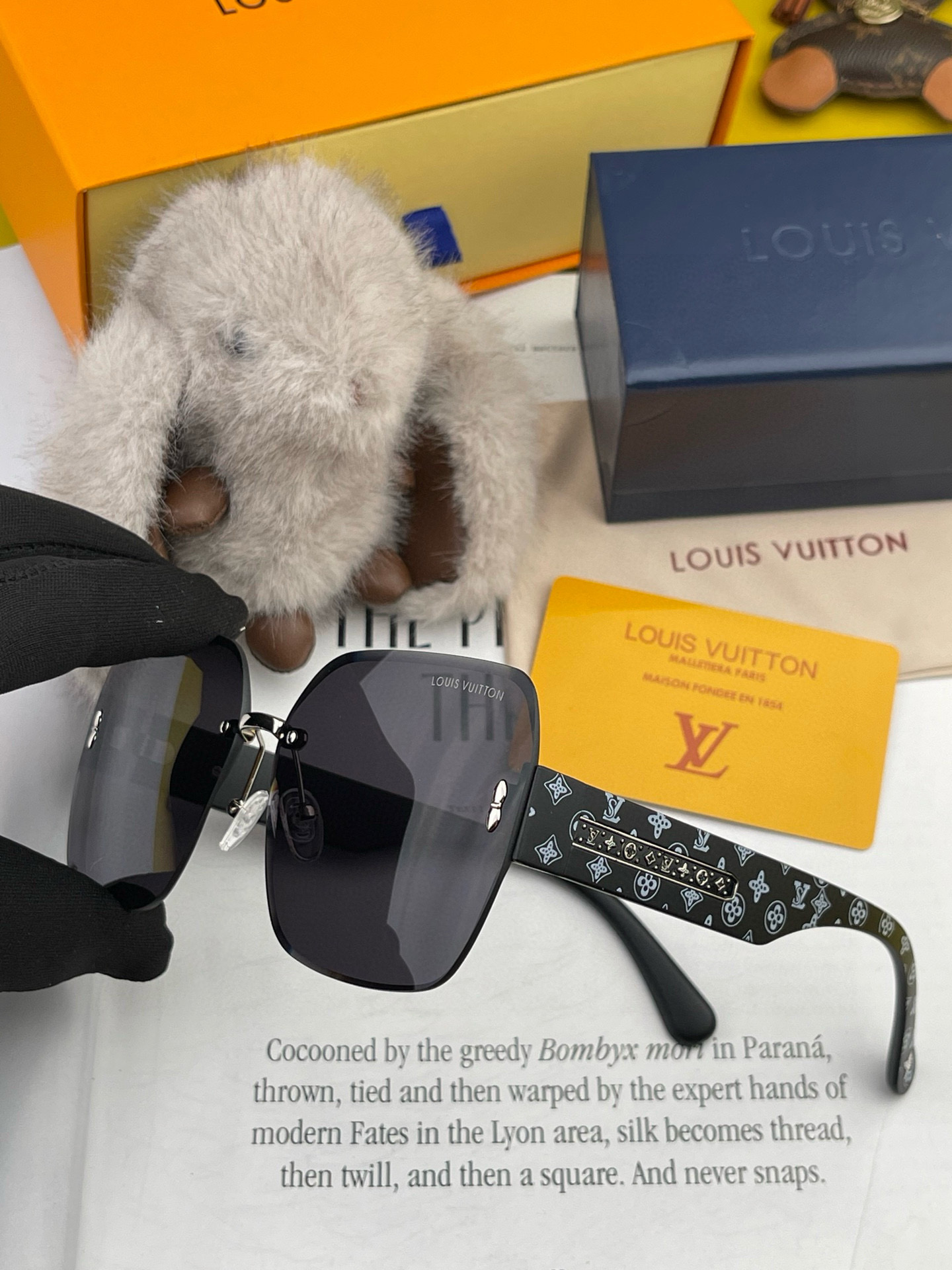 🔺 【LV】2025开春新款 潮流爆款 时尚方框太阳镜 高品质 佩戴舒适 网红潮款墨镜 型号：L3100