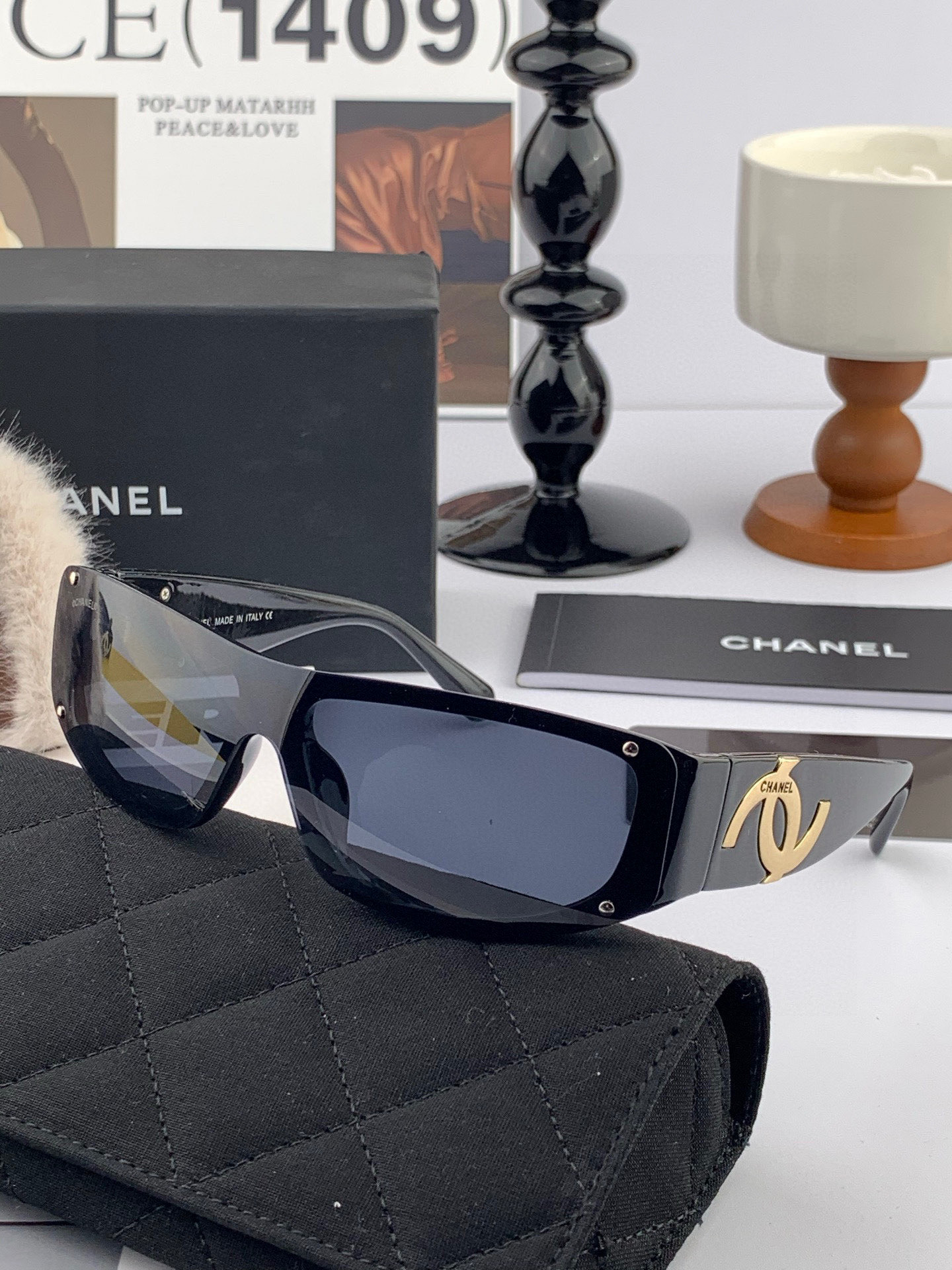    新品CHANEL 香奈儿太阳镜以独特魅力和前卫风格诠释春夏最新眼镜，质感超好佩带舒适 型号：CH2