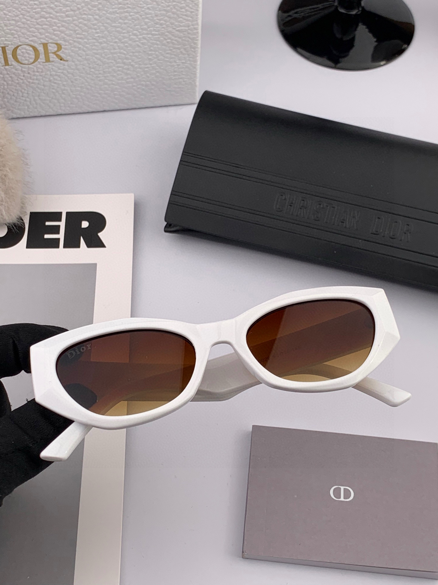 🔺 【DIOR-迪奥】2025开春新款 潮流爆款 时尚小框太阳镜 高品质 佩戴舒适 网红潮款墨镜 型号：