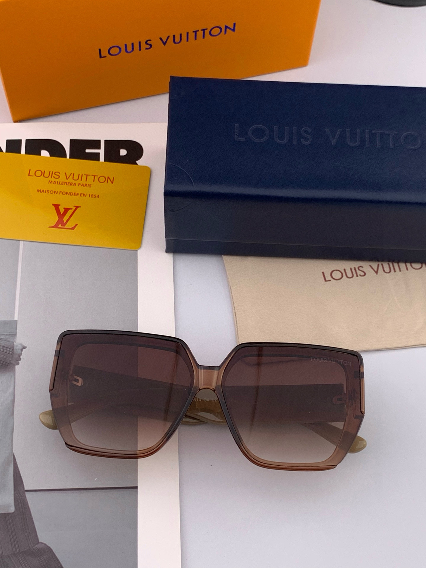  LV 2025年开春新款  潮流爆款 时尚方框太阳镜 高品质 佩戴舒适 网红潮款墨镜 型号L4231