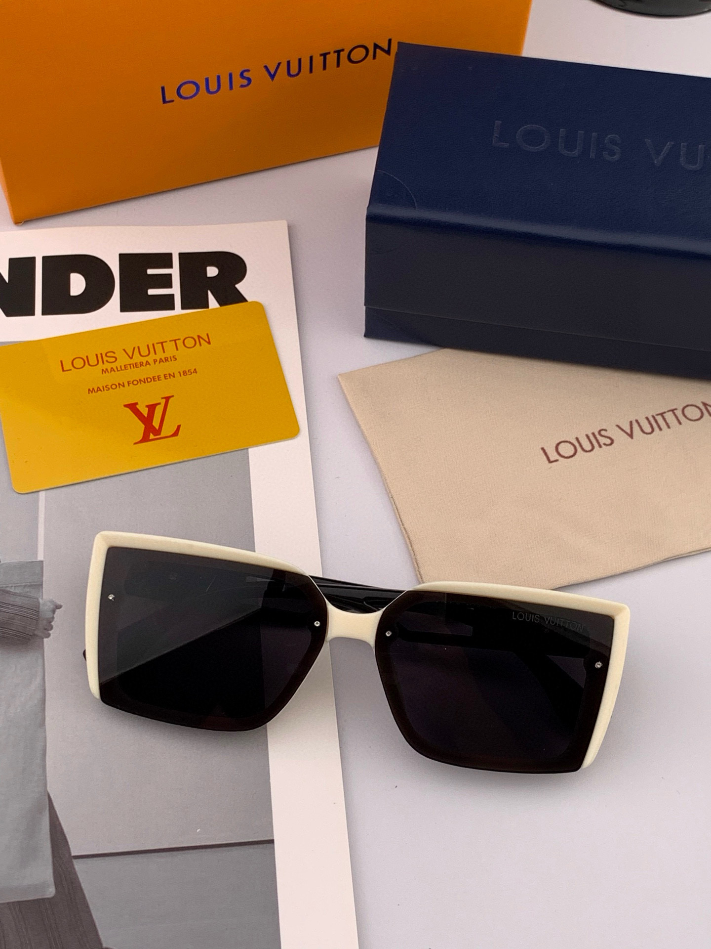  LV 2025年开春新款  潮流爆款 时尚方框太阳镜 高品质 佩戴舒适 网红潮款墨镜 型号L4310