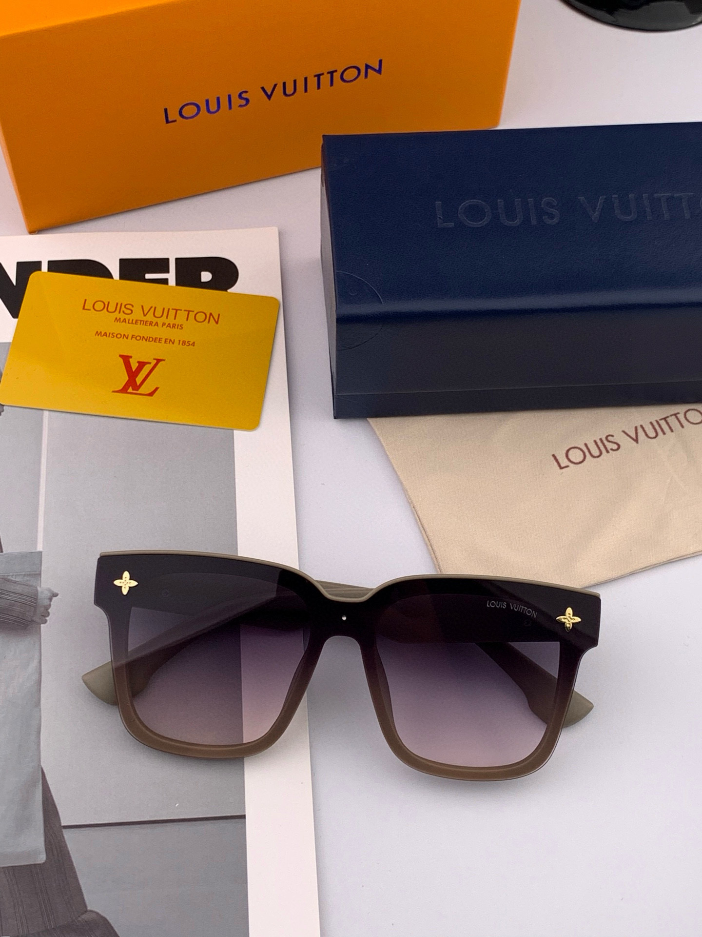  LV 2025年开春新款  潮流爆款 时尚方框太阳镜 高品质 佩戴舒适 网红潮款墨镜 型号L6303