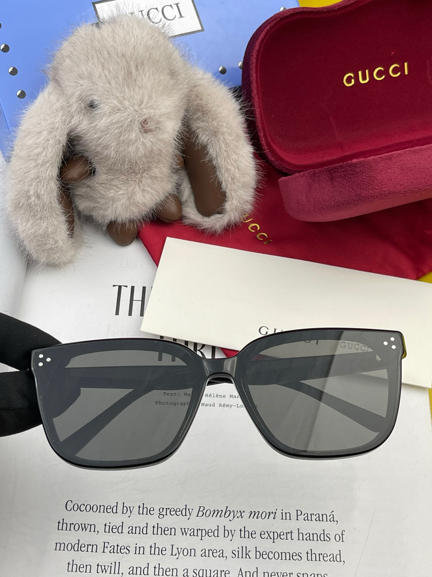  GUCCI2025开春新款一体镜 小框太阳镜男女同款 😎 
爆款大框尼龙太阳镜 超逼格超酷 
镜腿品牌