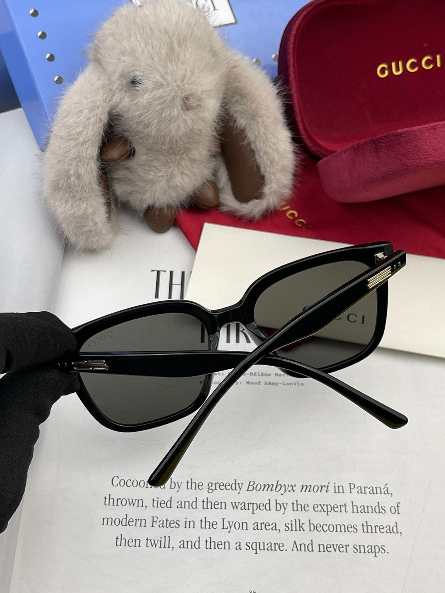  GUCCI2025开春新款一体镜 小框太阳镜男女同款 😎 
爆款大框尼龙太阳镜 超逼格超酷 
镜腿品牌