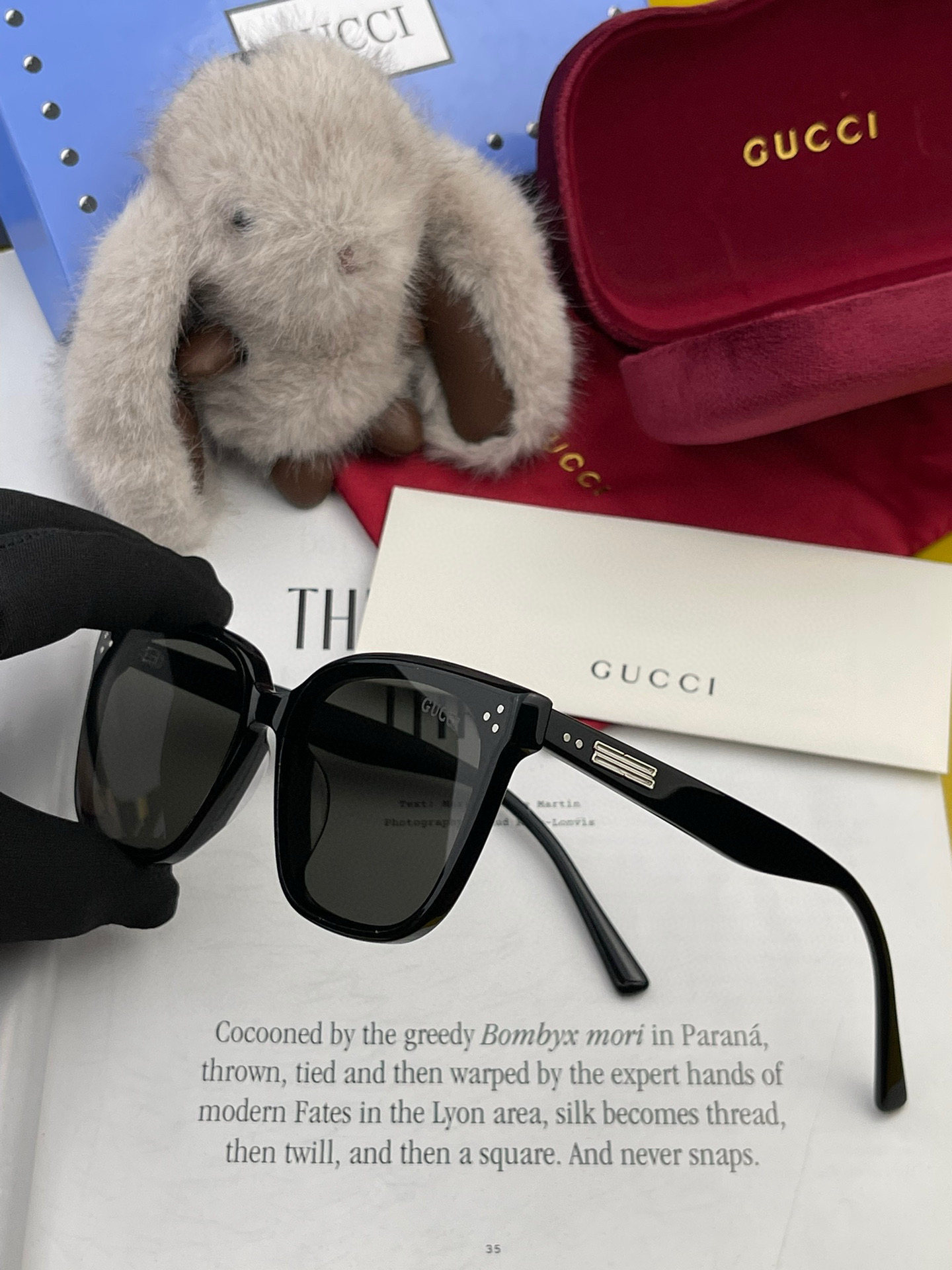  GUCCI2025开春新款一体镜 小框太阳镜男女同款 😎 
爆款大框尼龙太阳镜 超逼格超酷 
镜腿品牌