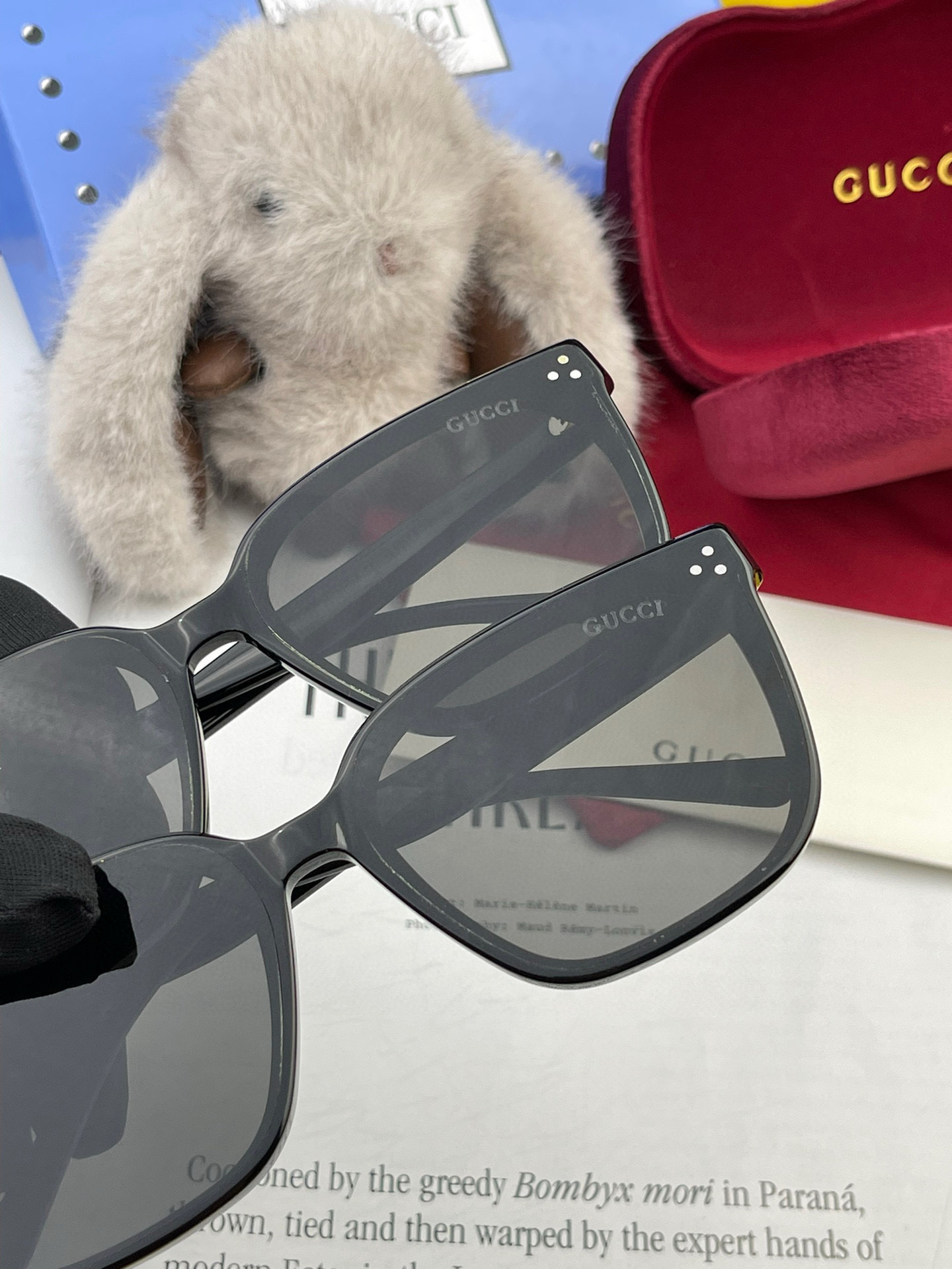  GUCCI2025开春新款一体镜 小框太阳镜男女同款 😎 
爆款大框尼龙太阳镜 超逼格超酷 
镜腿品牌