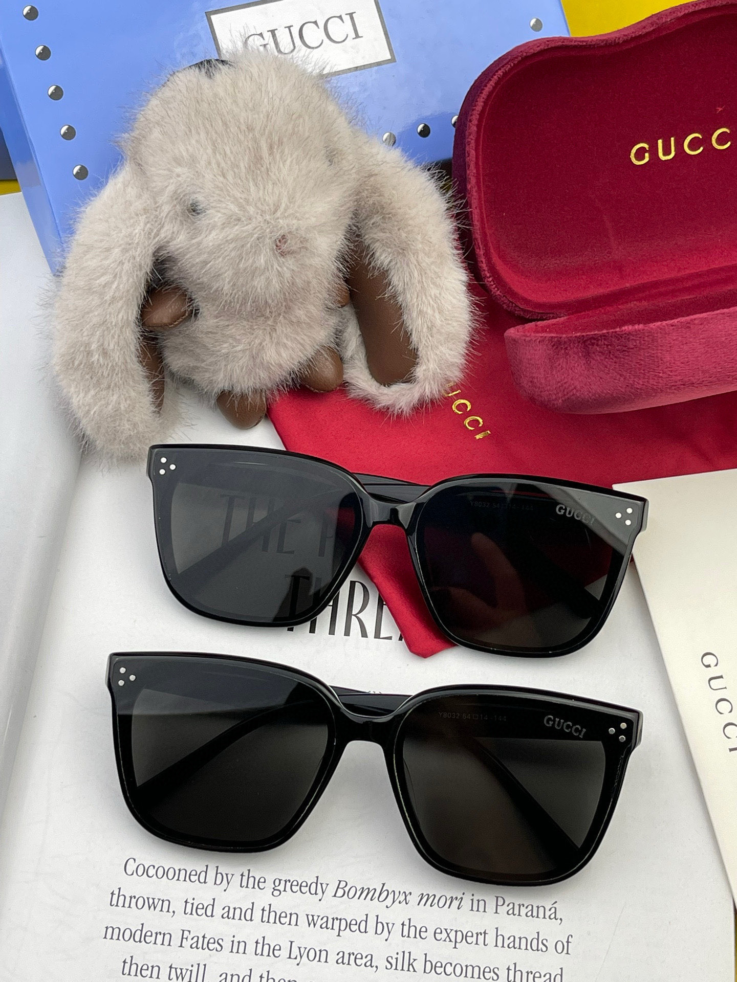  GUCCI2025开春新款一体镜 小框太阳镜男女同款 😎 
爆款大框尼龙太阳镜 超逼格超酷 
镜腿品牌