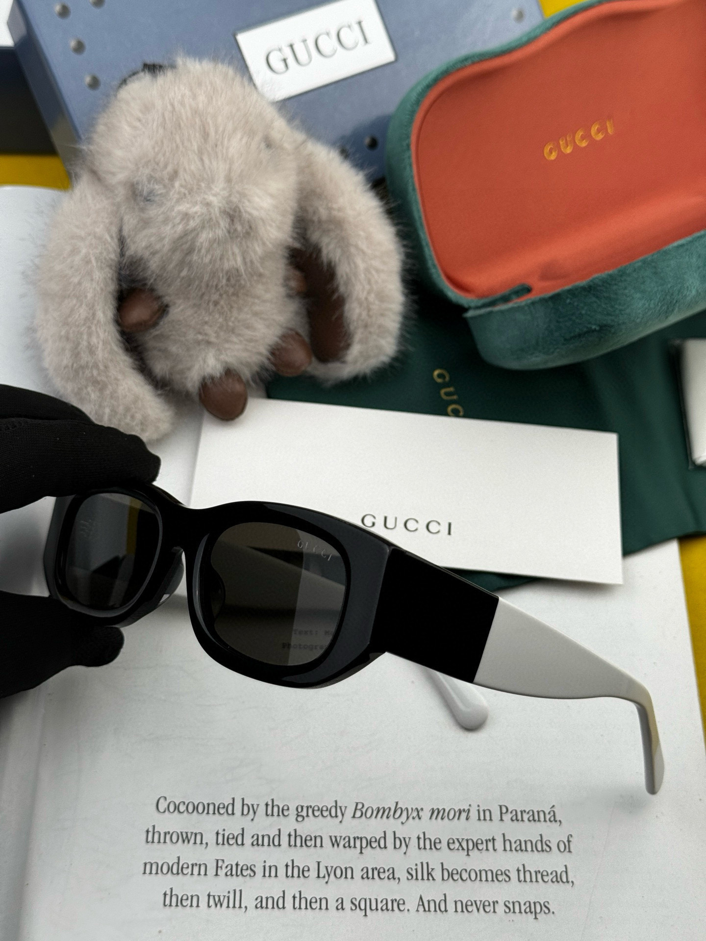   GUCCI2025开春新款一体镜 大框太阳镜男女同款 😎 
爆款小框尼龙太阳镜 超逼格超酷 
镜腿品