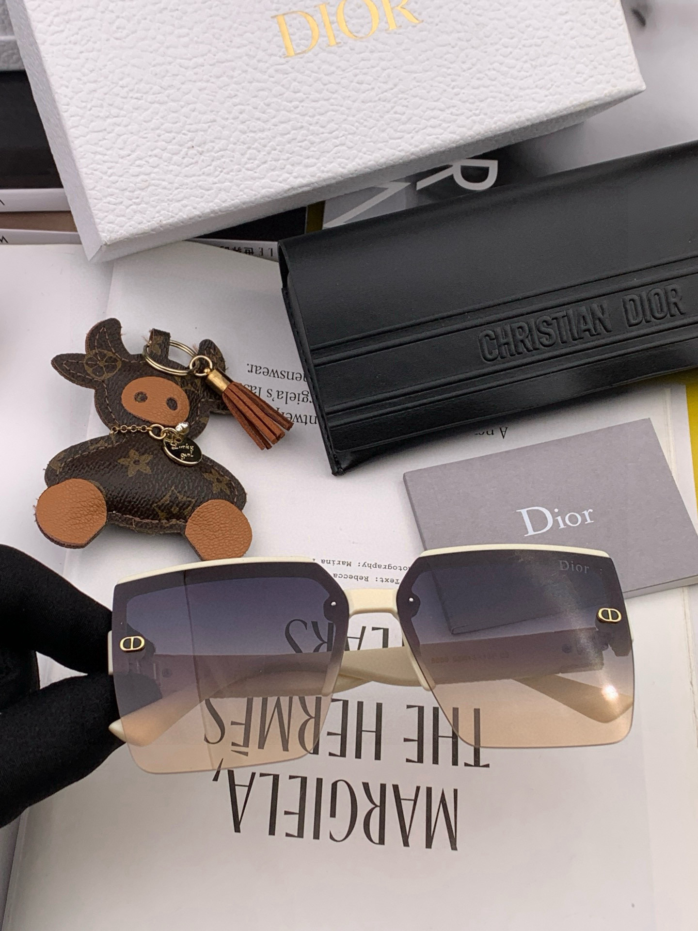 🔺 【DIOR-迪奥】2025开春新款 潮流爆款 时尚方框太阳镜 高品质 佩戴舒适 网红潮款墨镜 型号：