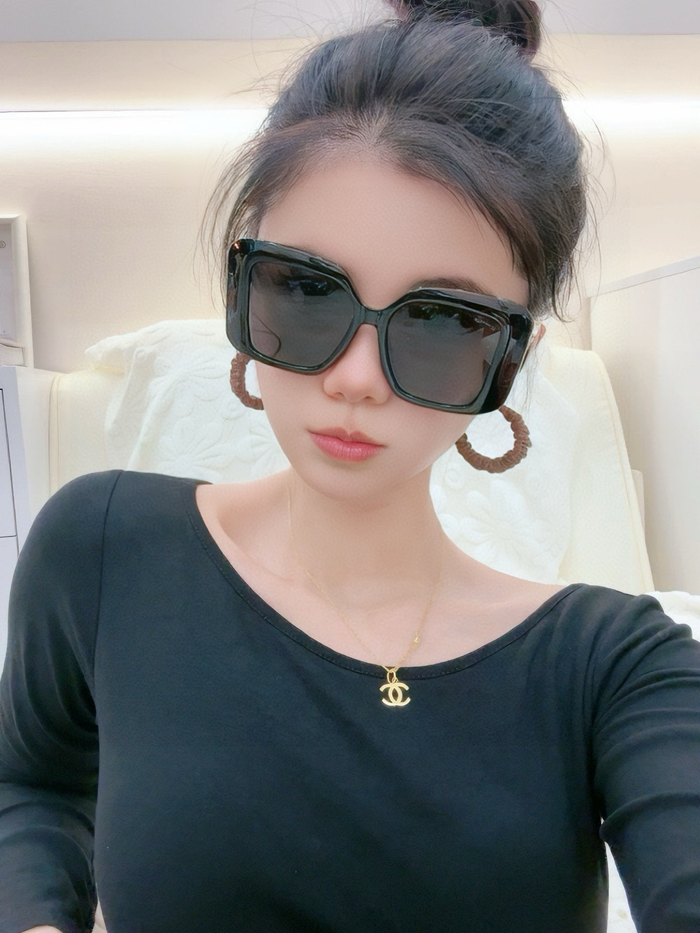    新品CHANEL 香奈儿太阳镜以独特魅力和前卫风格诠释春夏最新眼镜，质感超好佩带舒适 型号：CH8