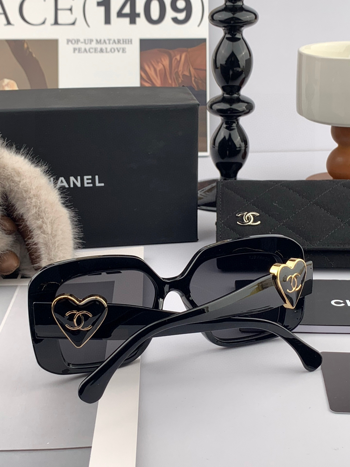    新品CHANEL 香奈儿太阳镜以独特魅力和前卫风格诠释春夏最新眼镜，质感超好佩带舒适 型号：CH8