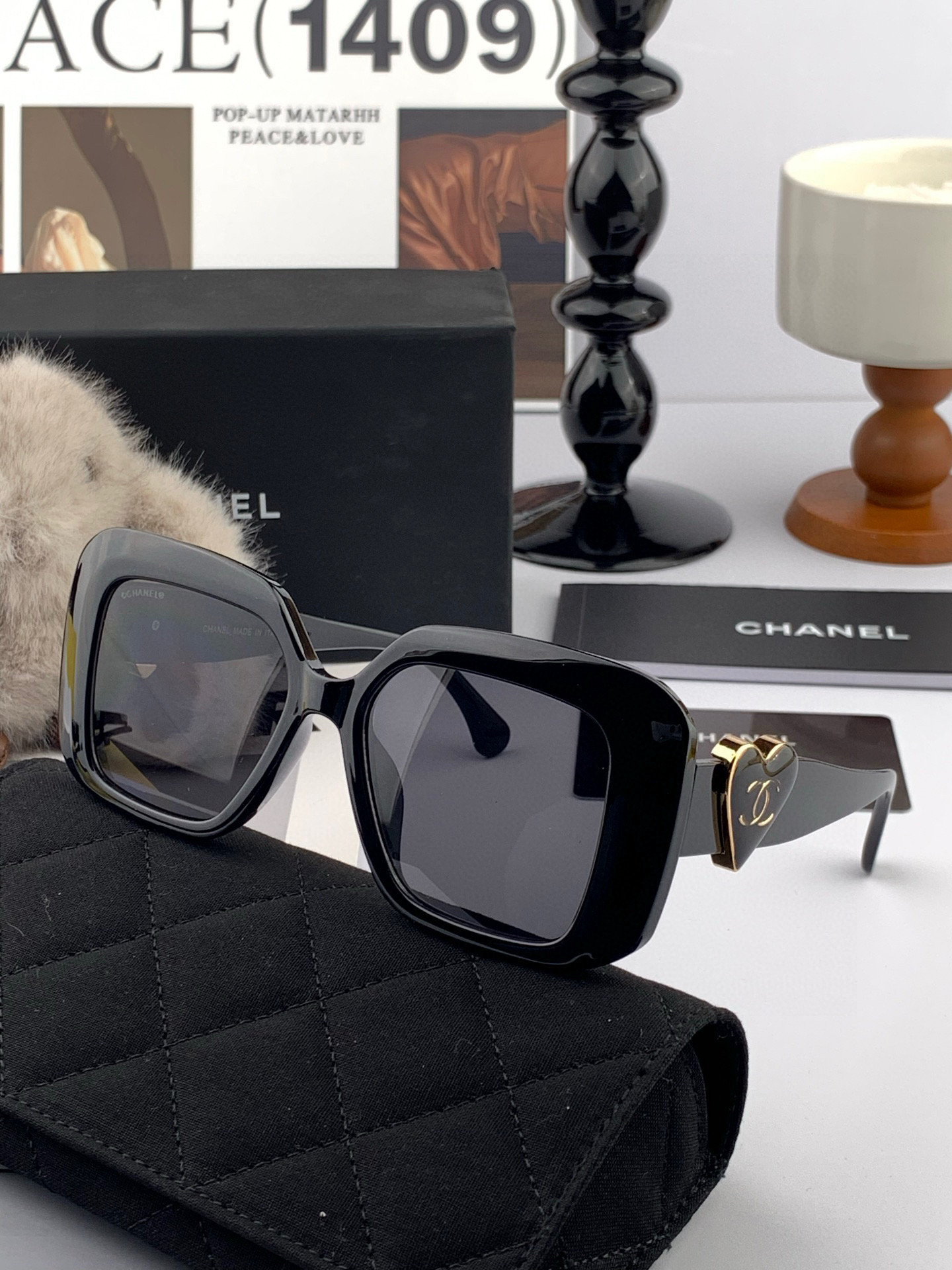    新品CHANEL 香奈儿太阳镜以独特魅力和前卫风格诠释春夏最新眼镜，质感超好佩带舒适 型号：CH8