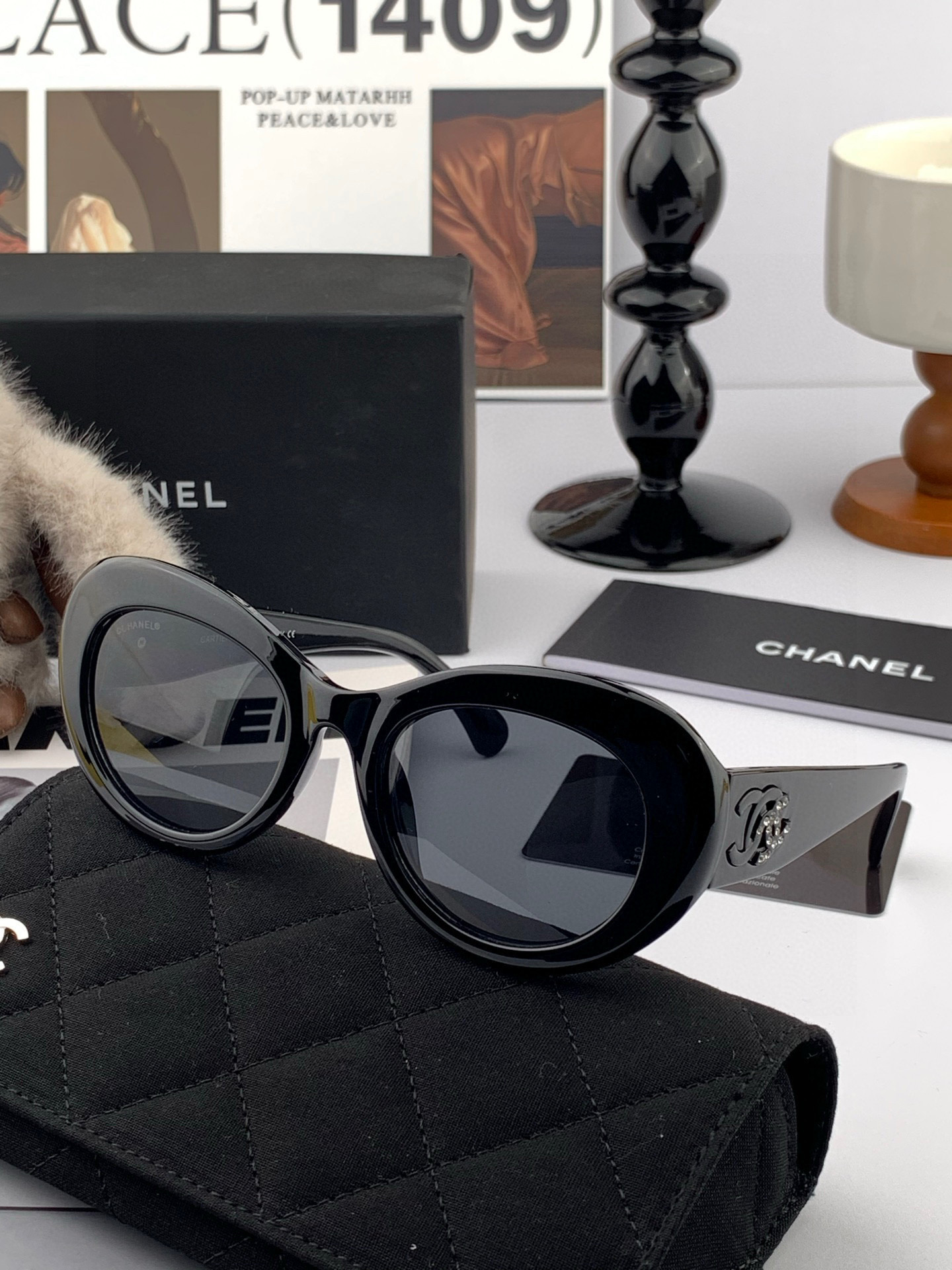   新品CHANEL 香奈儿太阳镜以独特魅力和前卫风格诠释春夏最新眼镜，质感超好佩带舒适 型号：CH0