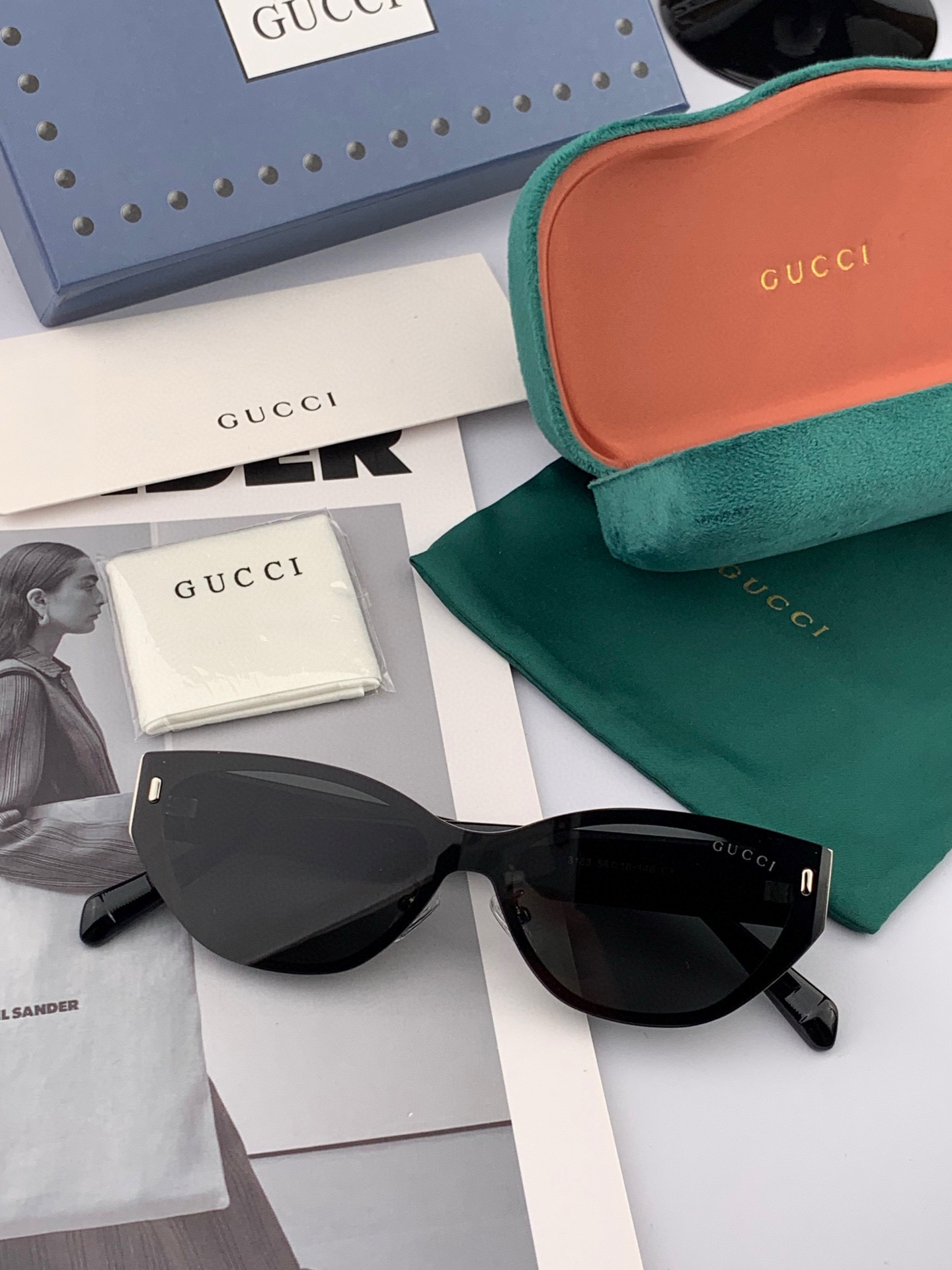   GUCCI  新款连体尼龙偏光太眼镜，情侣款时尚方框太阳镜佩戴舒适网红潮流款墨镜，大气女人范儿，大脸