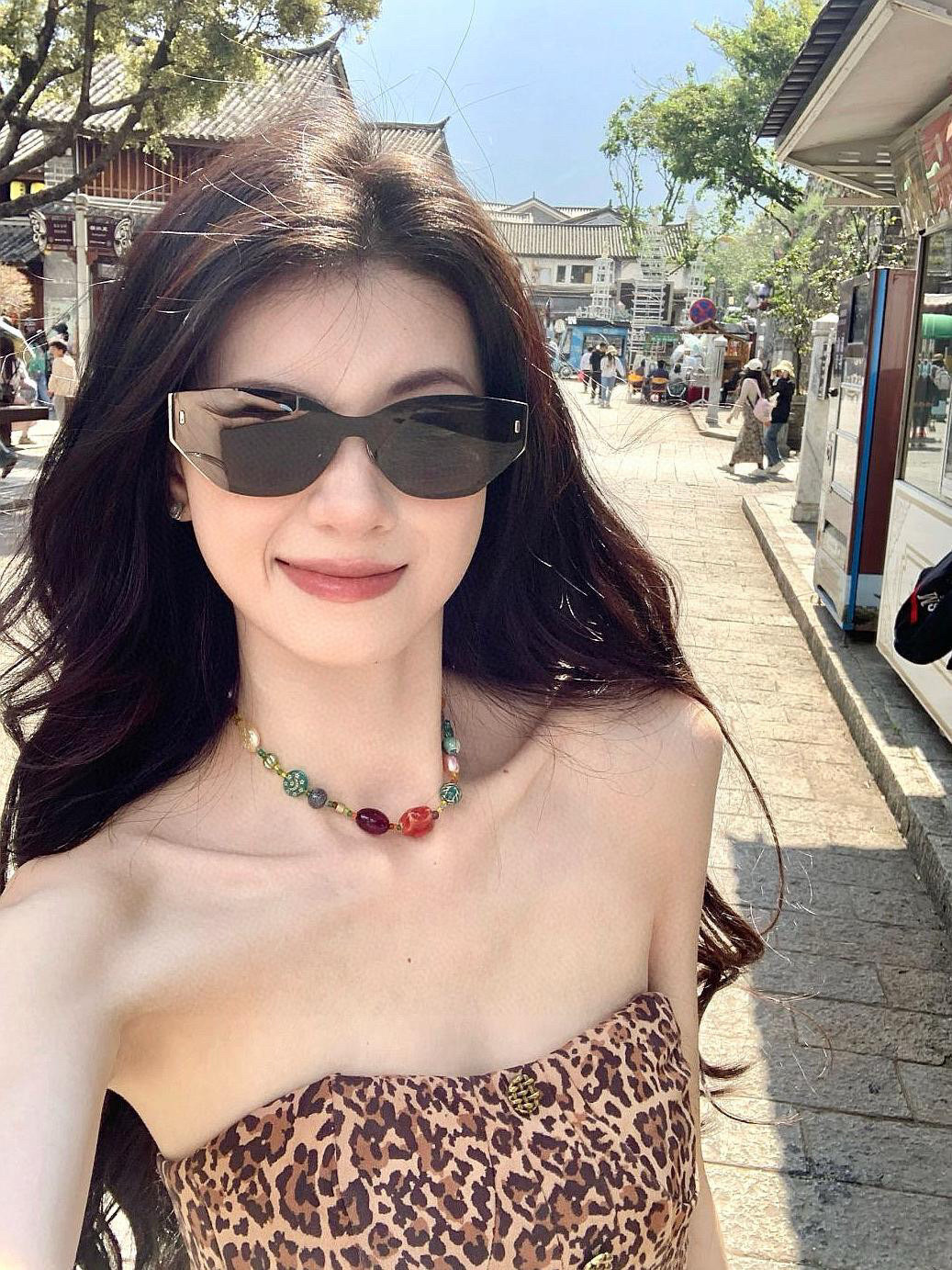   GUCCI  新款连体尼龙偏光太眼镜，情侣款时尚方框太阳镜佩戴舒适网红潮流款墨镜，大气女人范儿，大脸