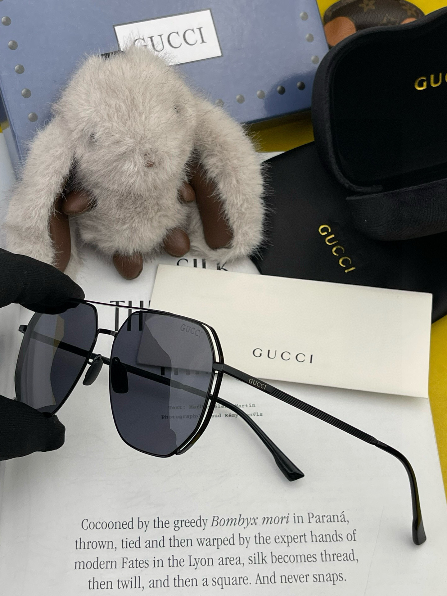        GUCCI 男款炫彩飞行员偏光太阳镜 ❤️材质：高清尼龙加厚卡槽高清偏光镜片 🌹无边框镜架
