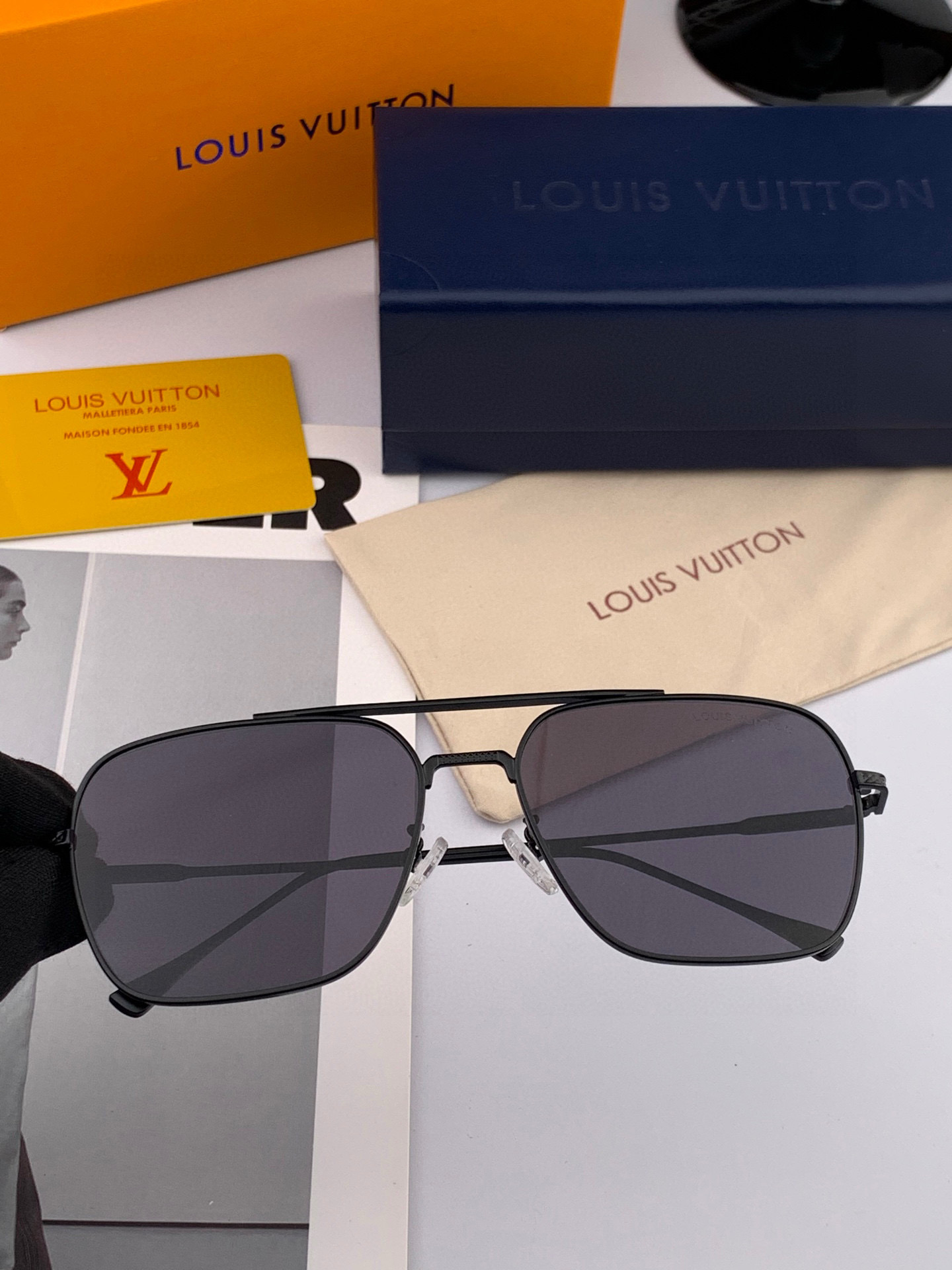 ♦️Lv 2025新款男女情侣款太阳镜 超轻超有弹性整幅眼镜 重要的是压不坏 高清镜片、精湛的工艺 原版