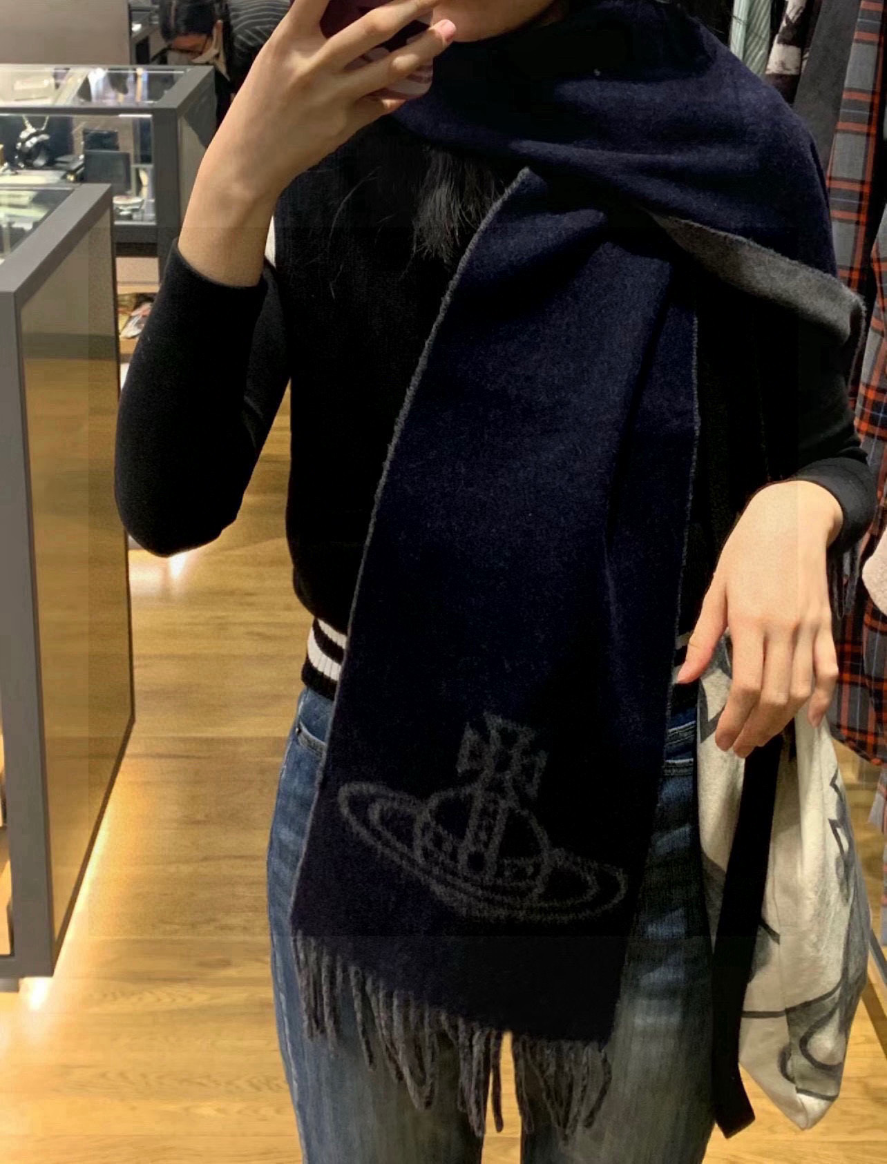  原单品质！英国朋克教母
“太后Vivienne Westwood”最爱的土星❗❗
从精神上，Viven