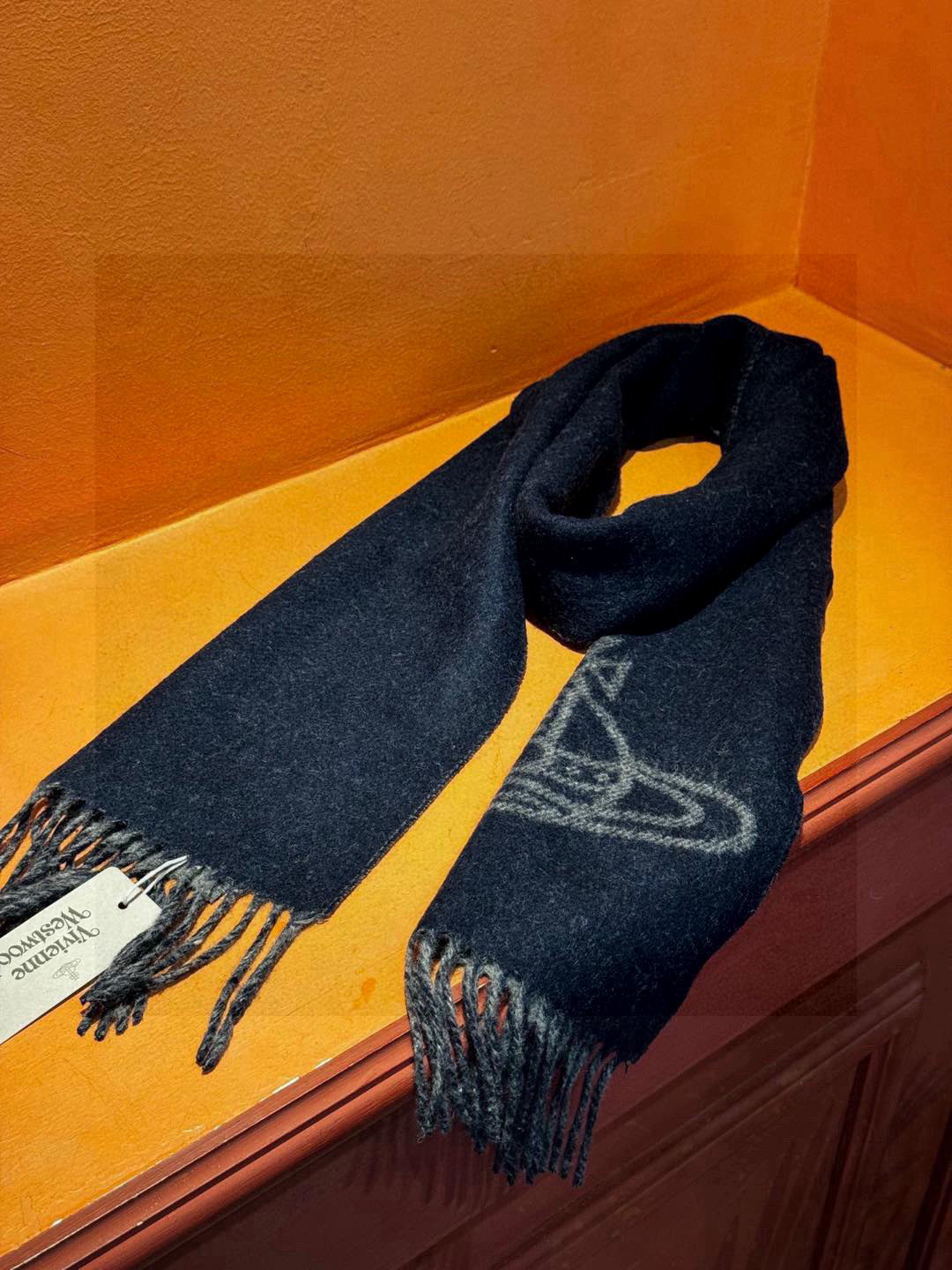  原单品质！英国朋克教母
“太后Vivienne Westwood”最爱的土星❗❗
从精神上，Viven