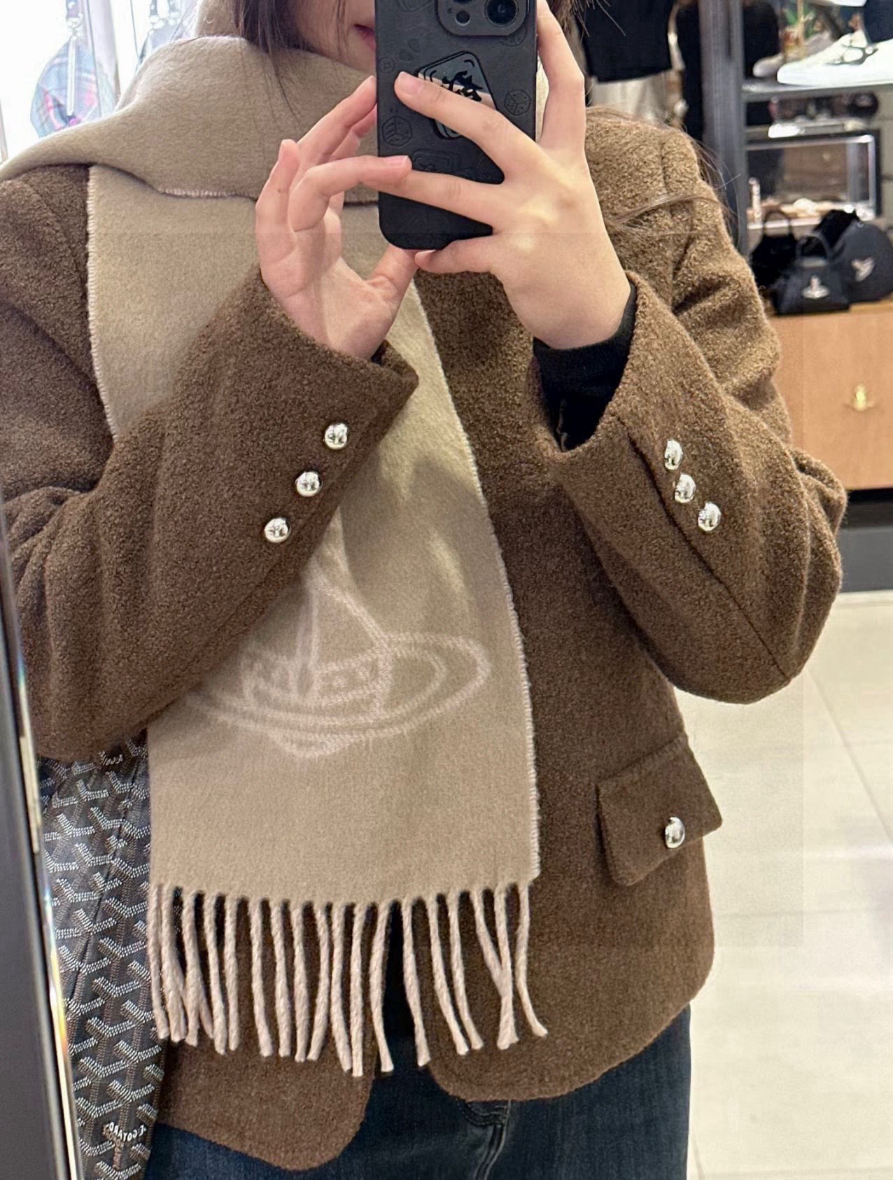  原单品质！英国朋克教母
“太后Vivienne Westwood”最爱的土星❗❗
从精神上，Viven