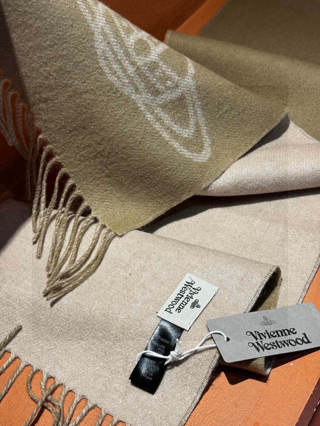  原单品质！英国朋克教母
“太后Vivienne Westwood”最爱的土星❗❗
从精神上，Viven
