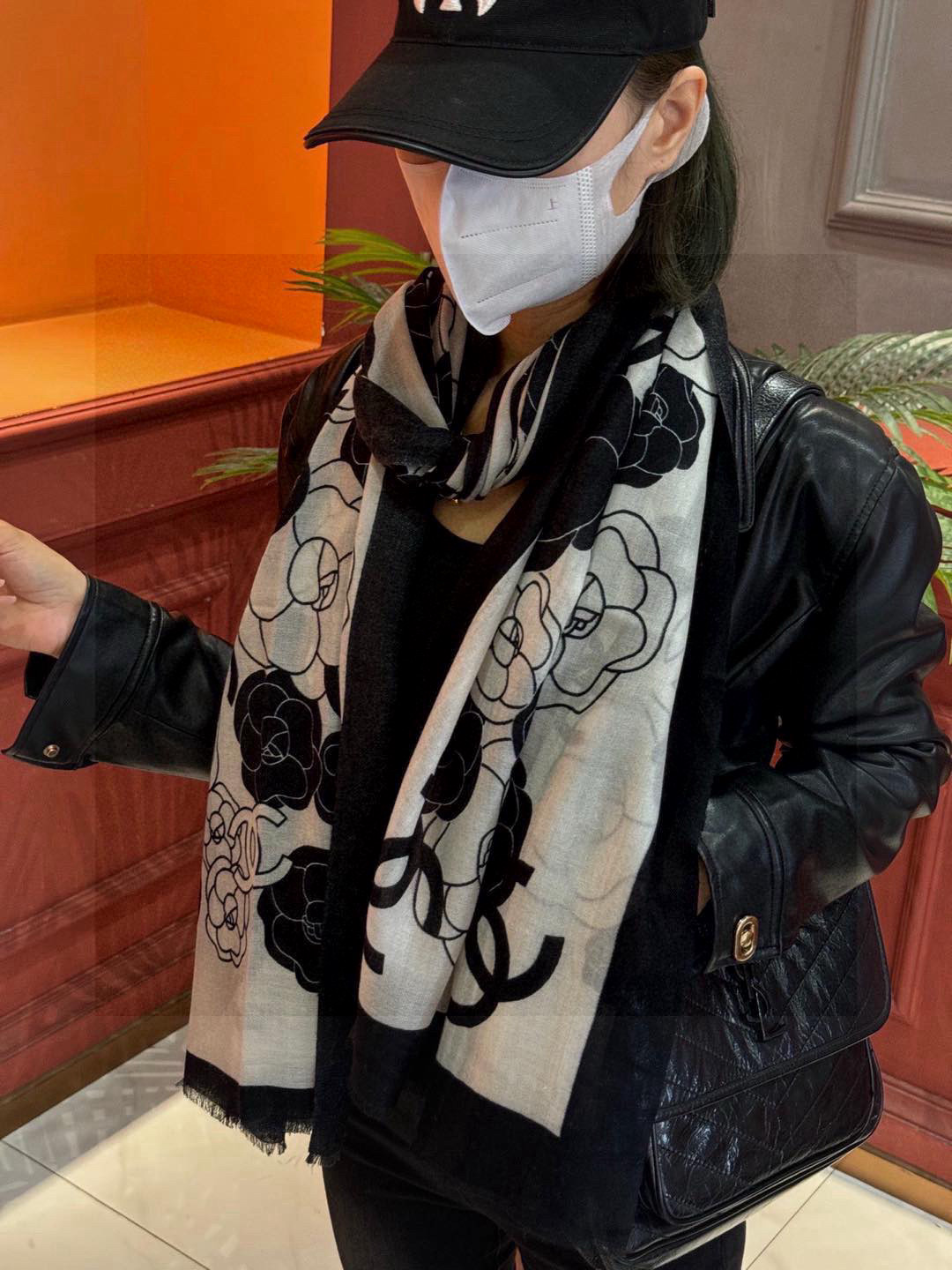   羊绒新款💞 新❤小香【山茶花长围巾】~超级抬气色！高级女人味！羊绒围巾也能这么美！！！这款双面花卉羊